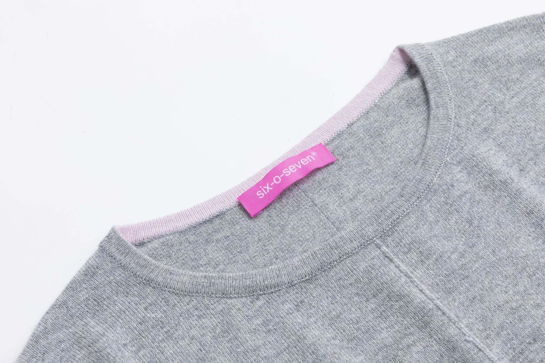 Strickpullover in Unifarben und Ziernaht LIGHT GREY
