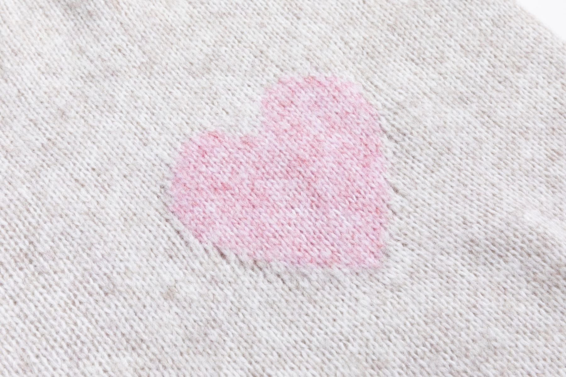 Strickpullover mit eingestrickte rosa Herzen in KITT