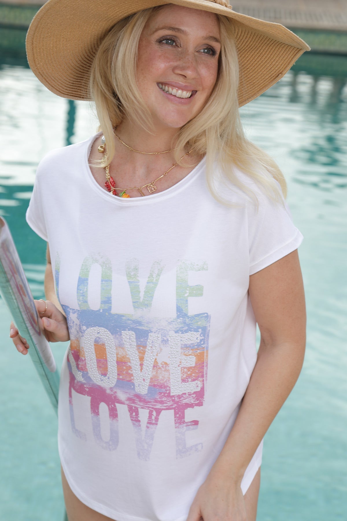 Six-o-Seven T-Shirt mit LOVE Print in WHITE six-o-seven
