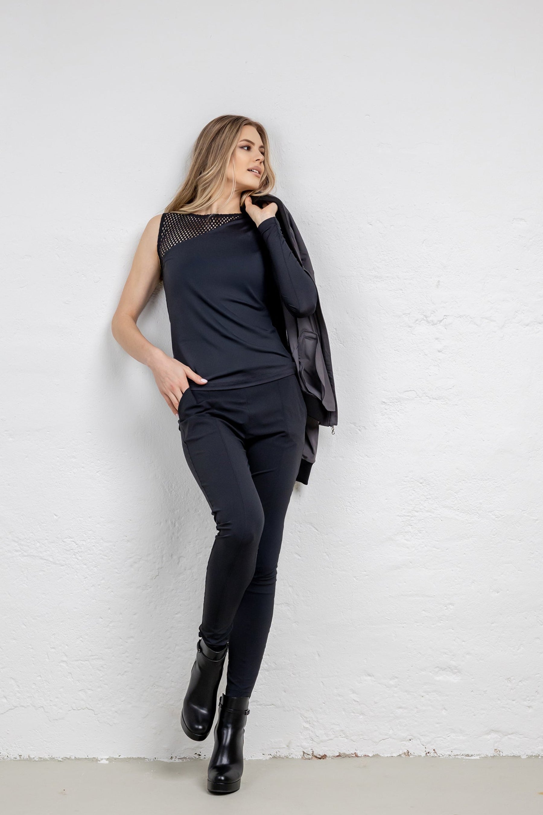 Travel 8 Figurbetonte Hose - NAVY Travel 8