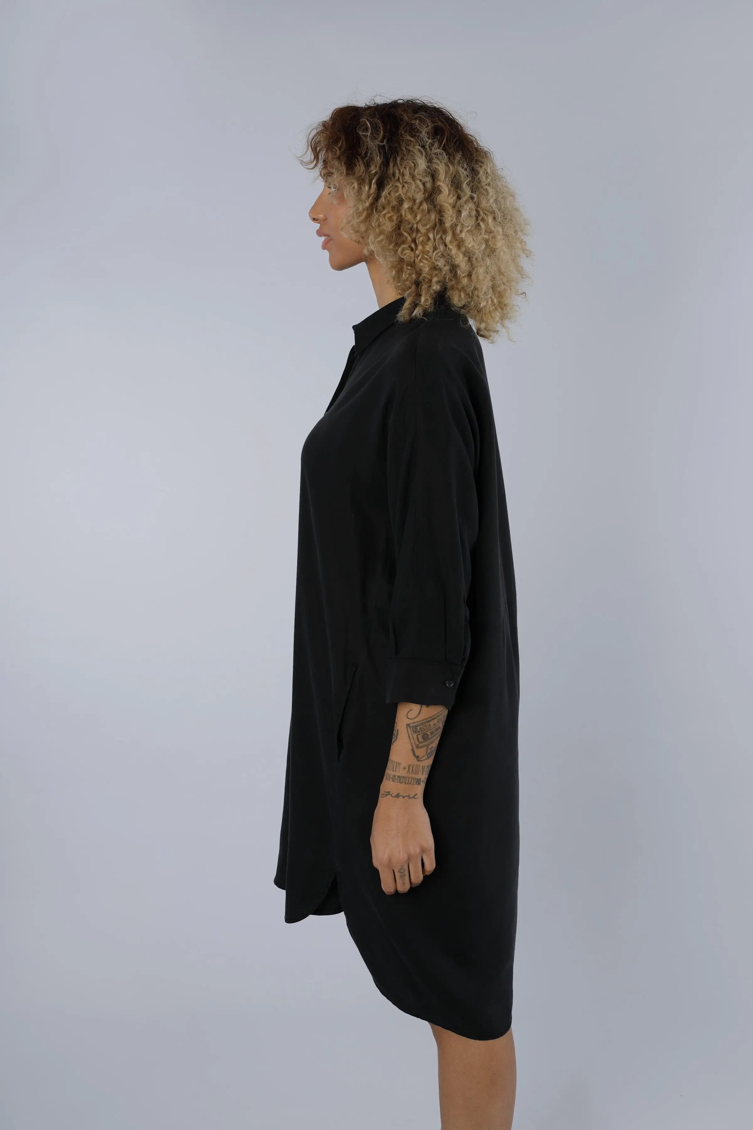 Nadine H modernes Leinen-Kleid mit Kragen in BLACK Nadine H