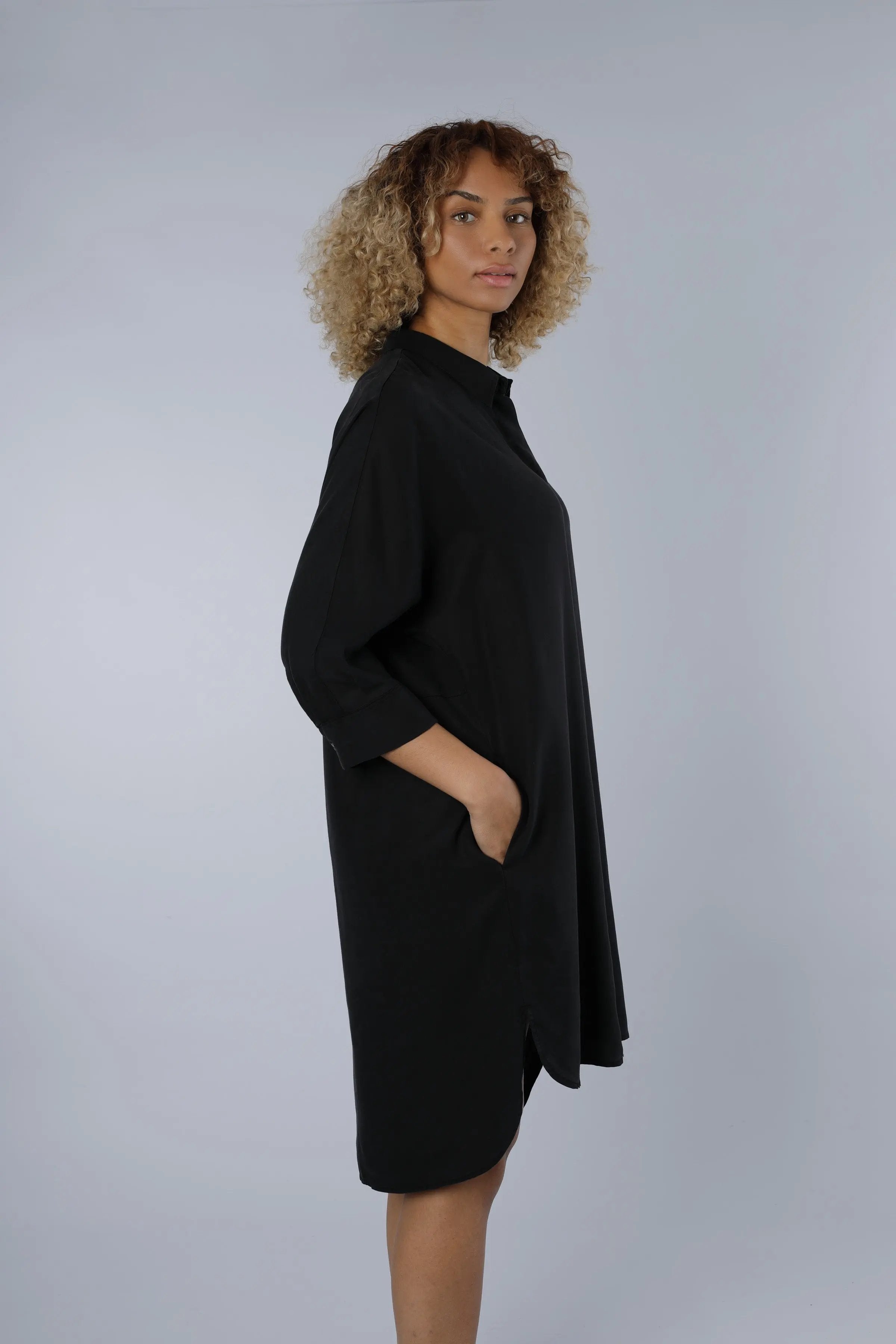 Nadine H modernes Leinen-Kleid mit Kragen in BLACK Nadine H