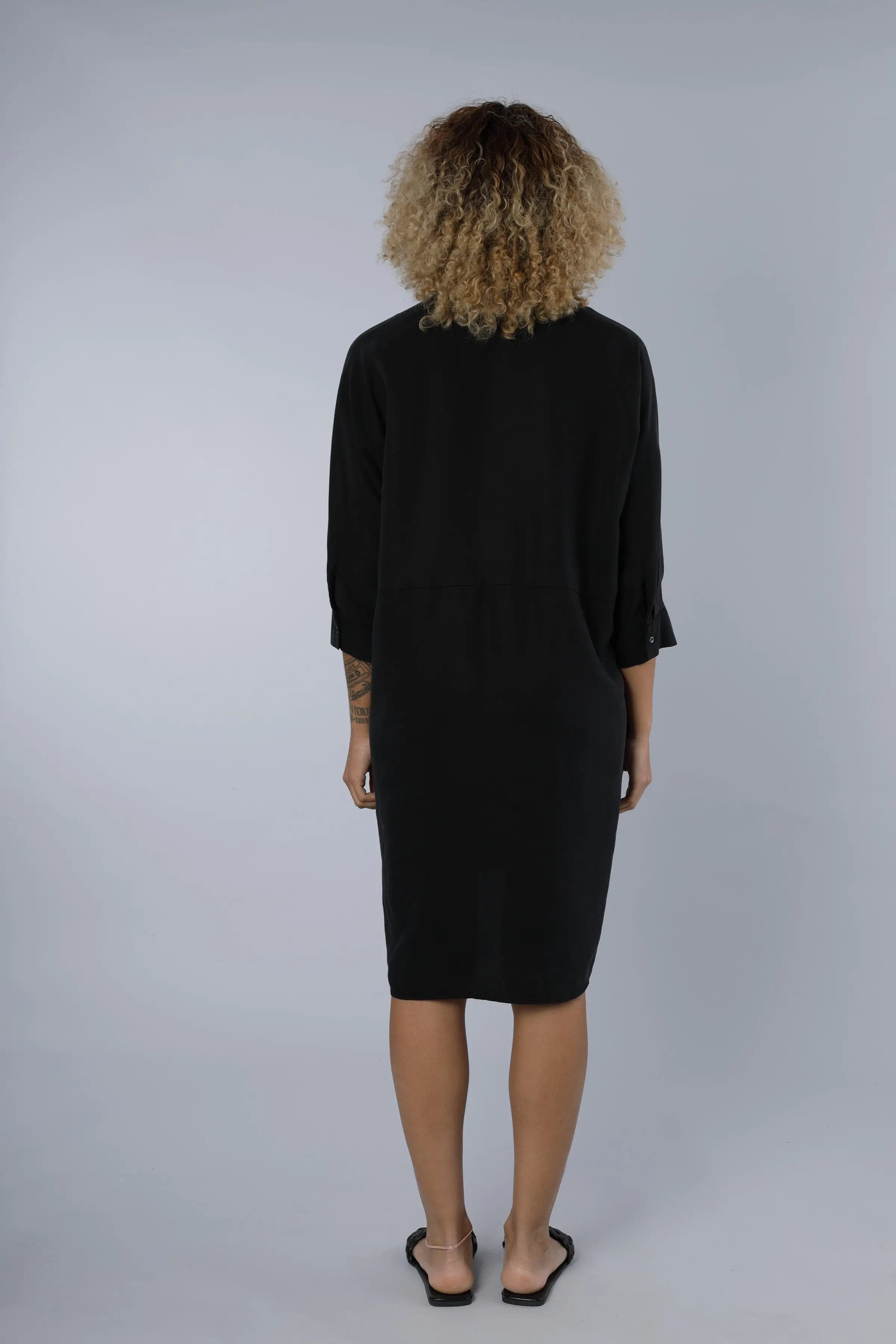 Nadine H modernes Leinen-Kleid mit Kragen in BLACK Nadine H