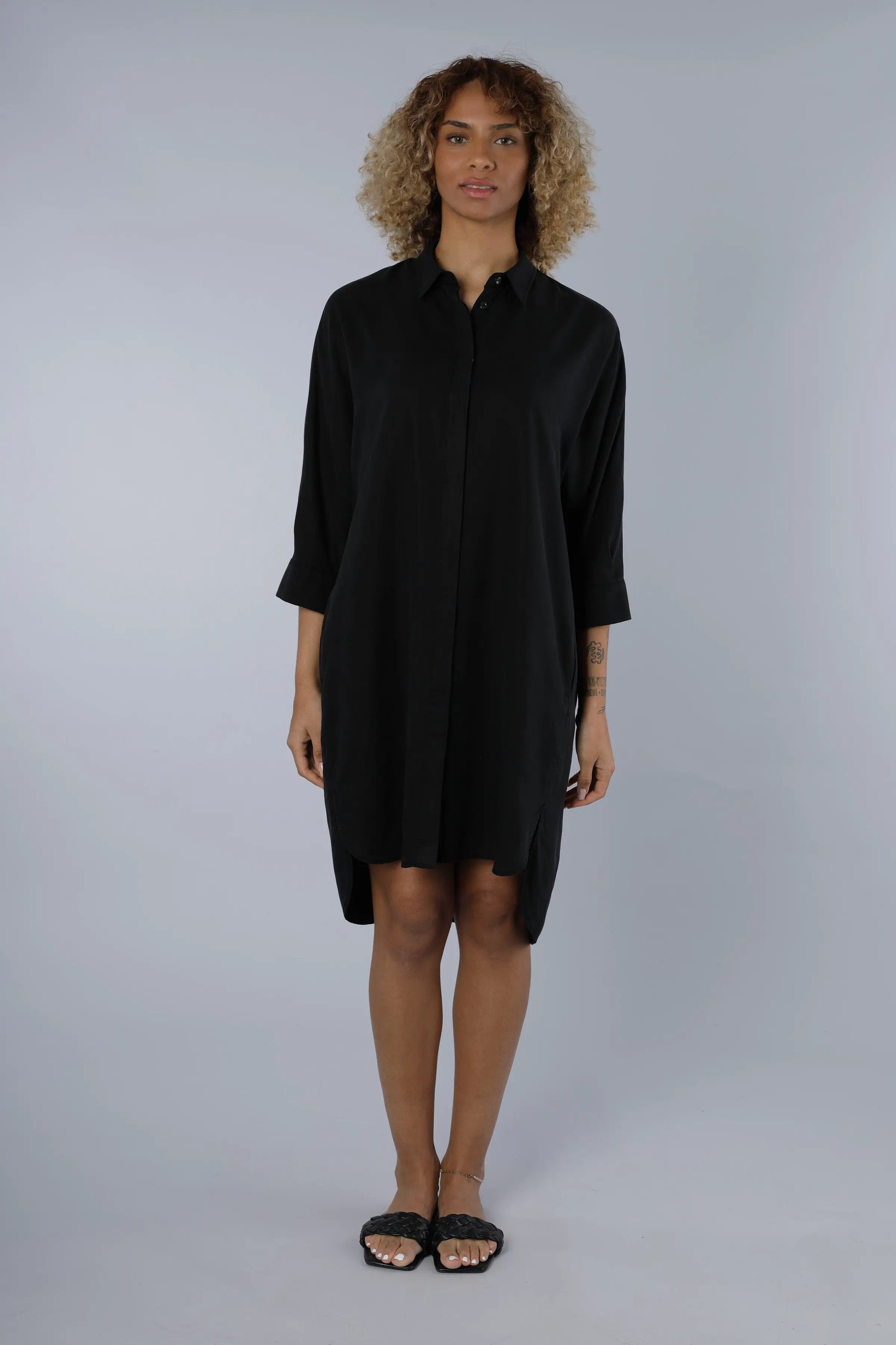 Nadine H modernes Leinen-Kleid mit Kragen in BLACK Nadine H