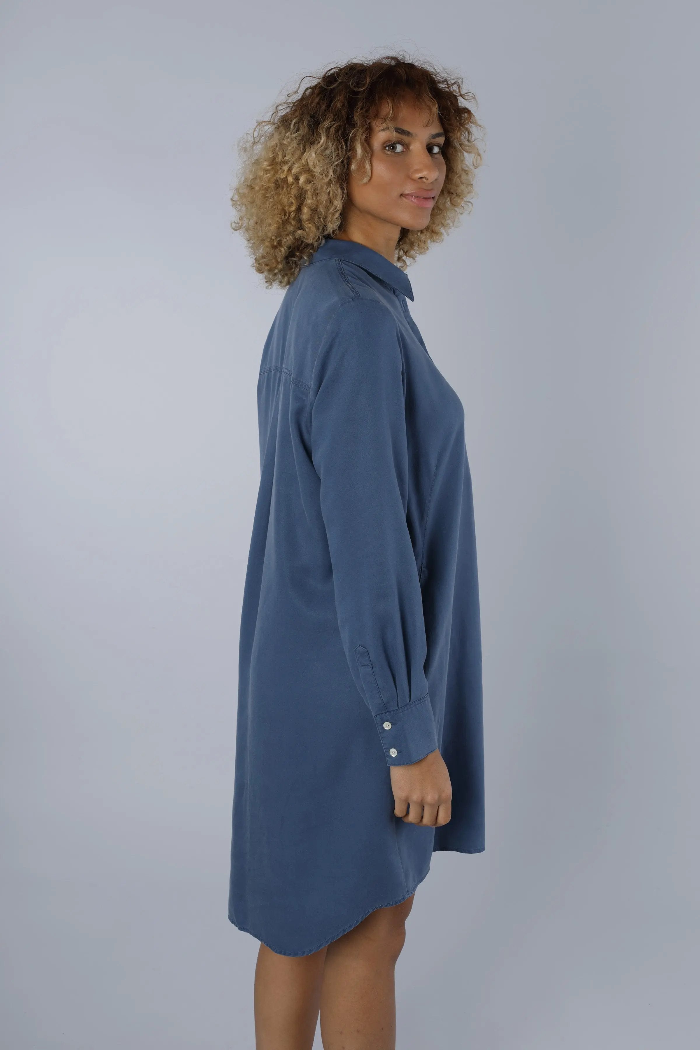 Nadine H leichtes Leinen-Sommerkleid mit Knopfleiste und Kragen in BLUE Nadine H