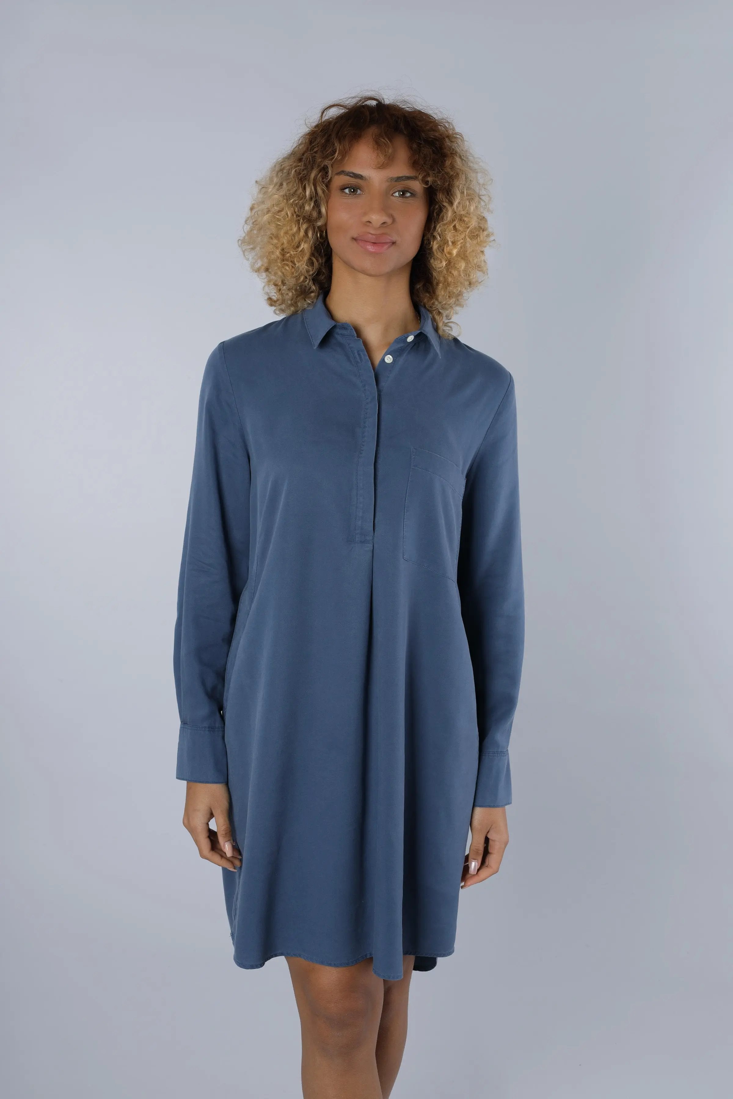 Nadine H leichtes Leinen-Sommerkleid mit Knopfleiste und Kragen in BLUE Nadine H