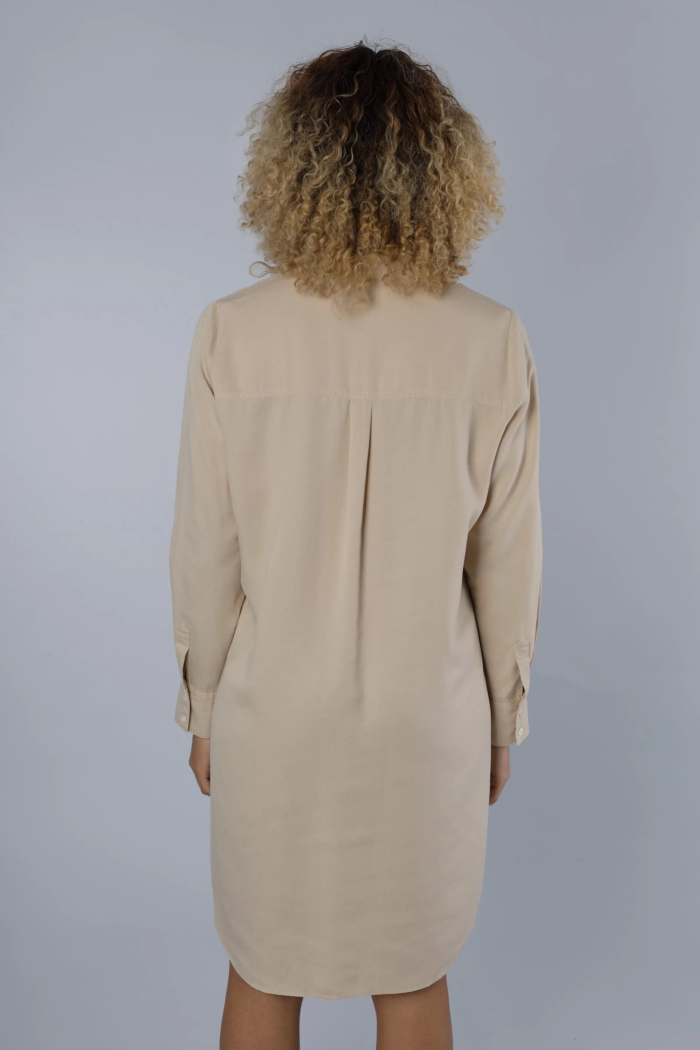 Nadine H leichtes Leinen-Sommerkleid mit Knopfleiste und Kragen in SAND Nadine H