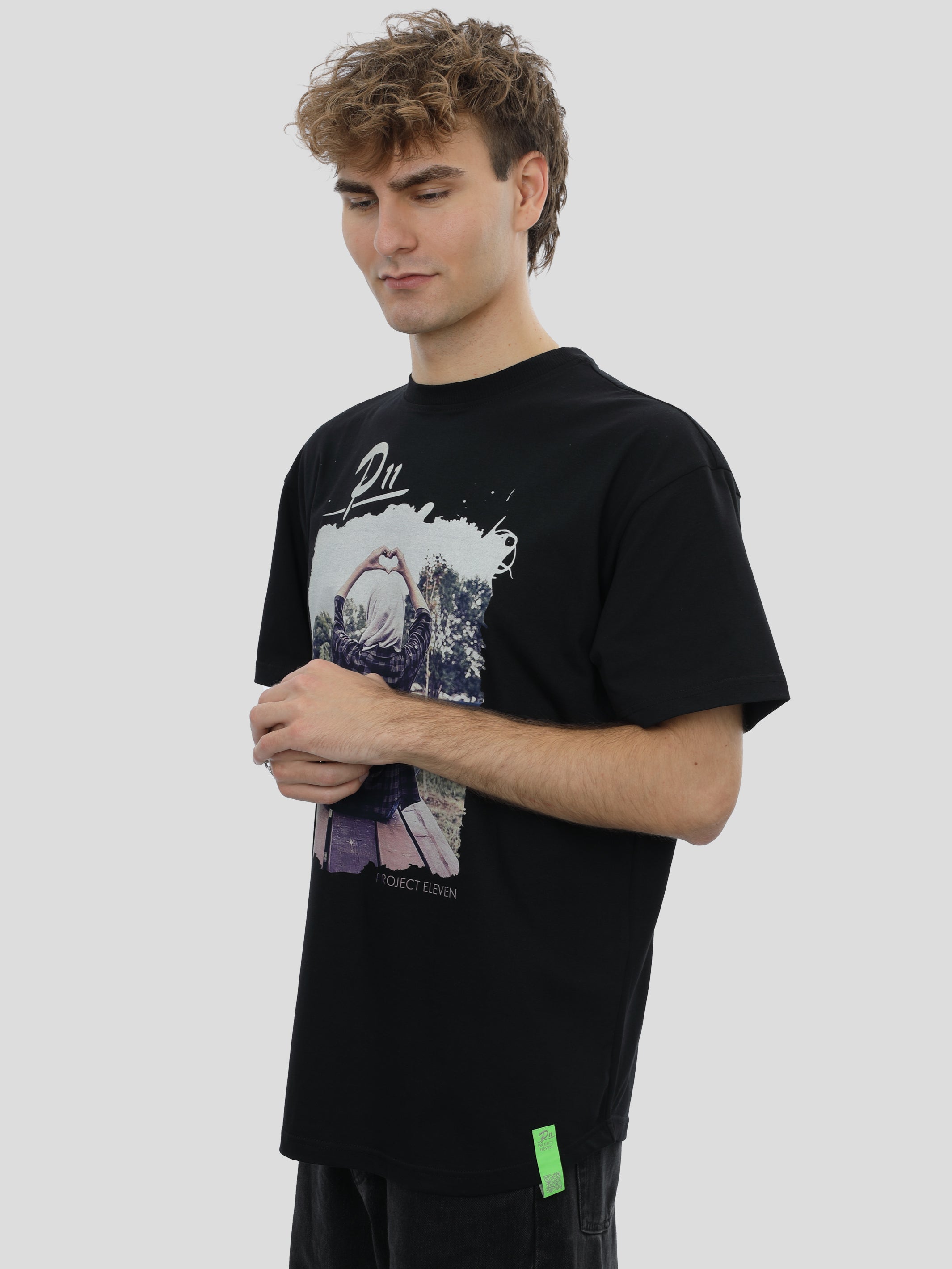 Oversized Unisex T-Shirt Heart Print in Black