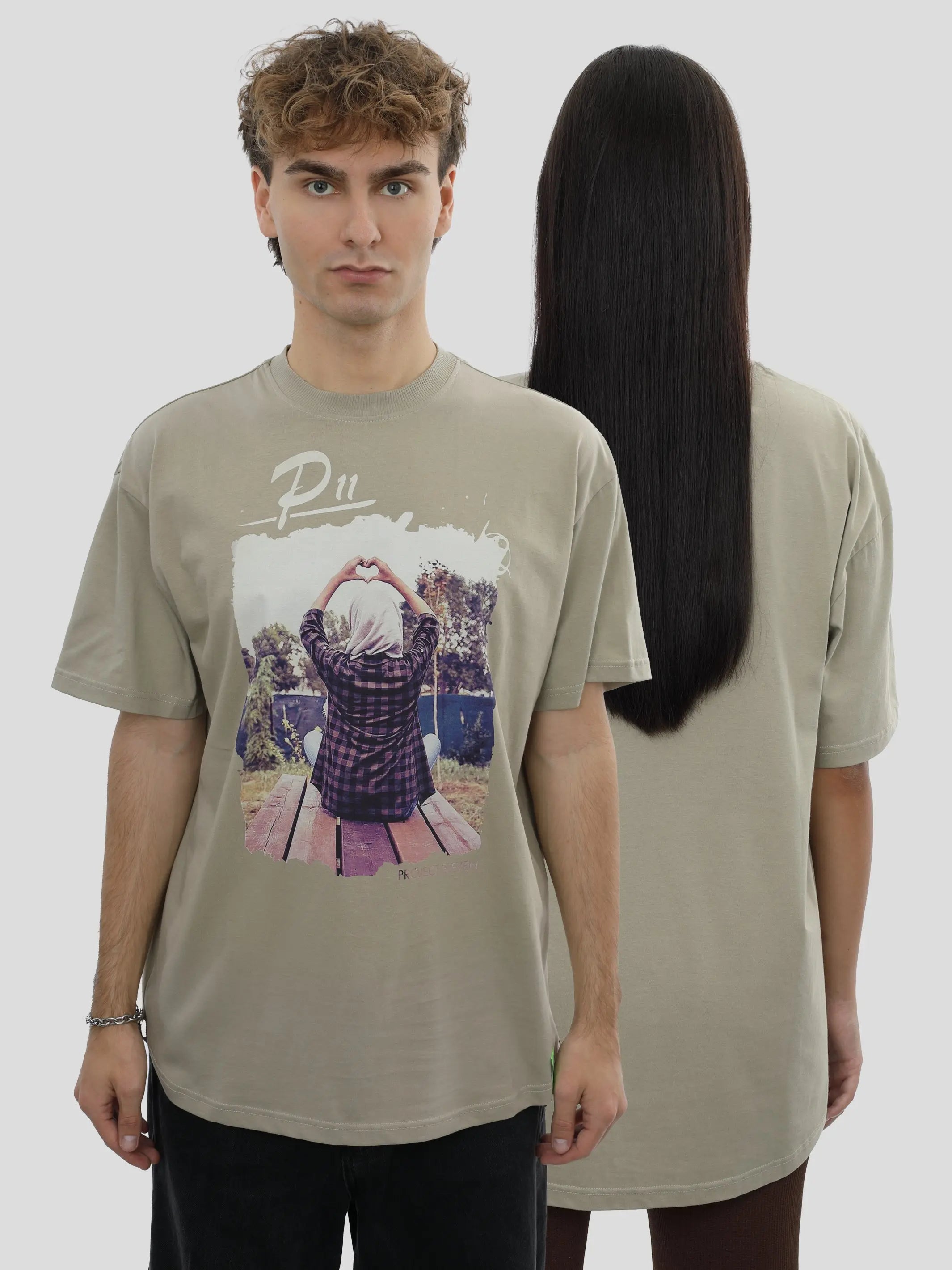 T-Shirt Oversize Unisex Herz Print in Olive project eleven