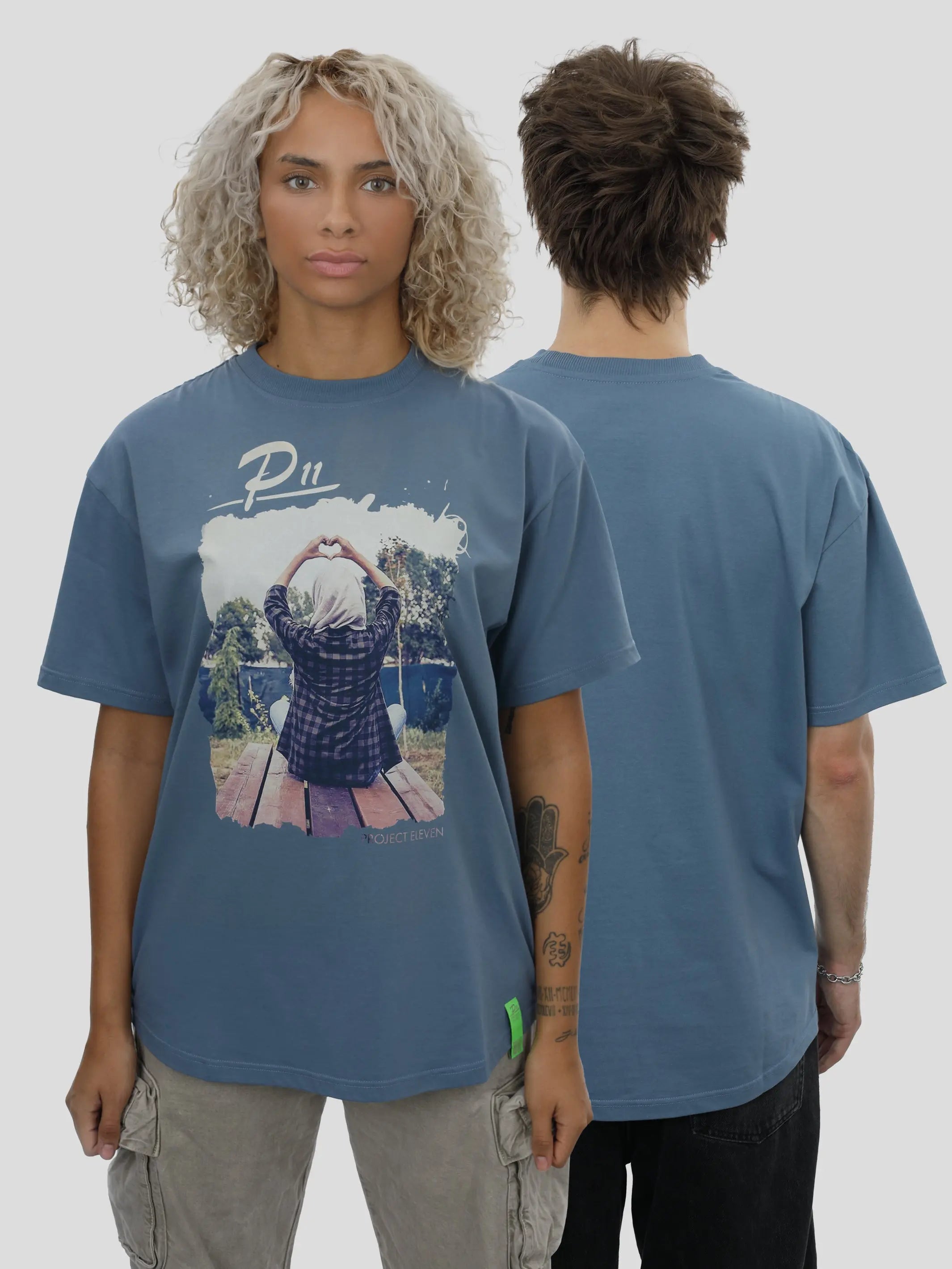 T-Shirt Oversize Unisex Herz Print in Blau project eleven