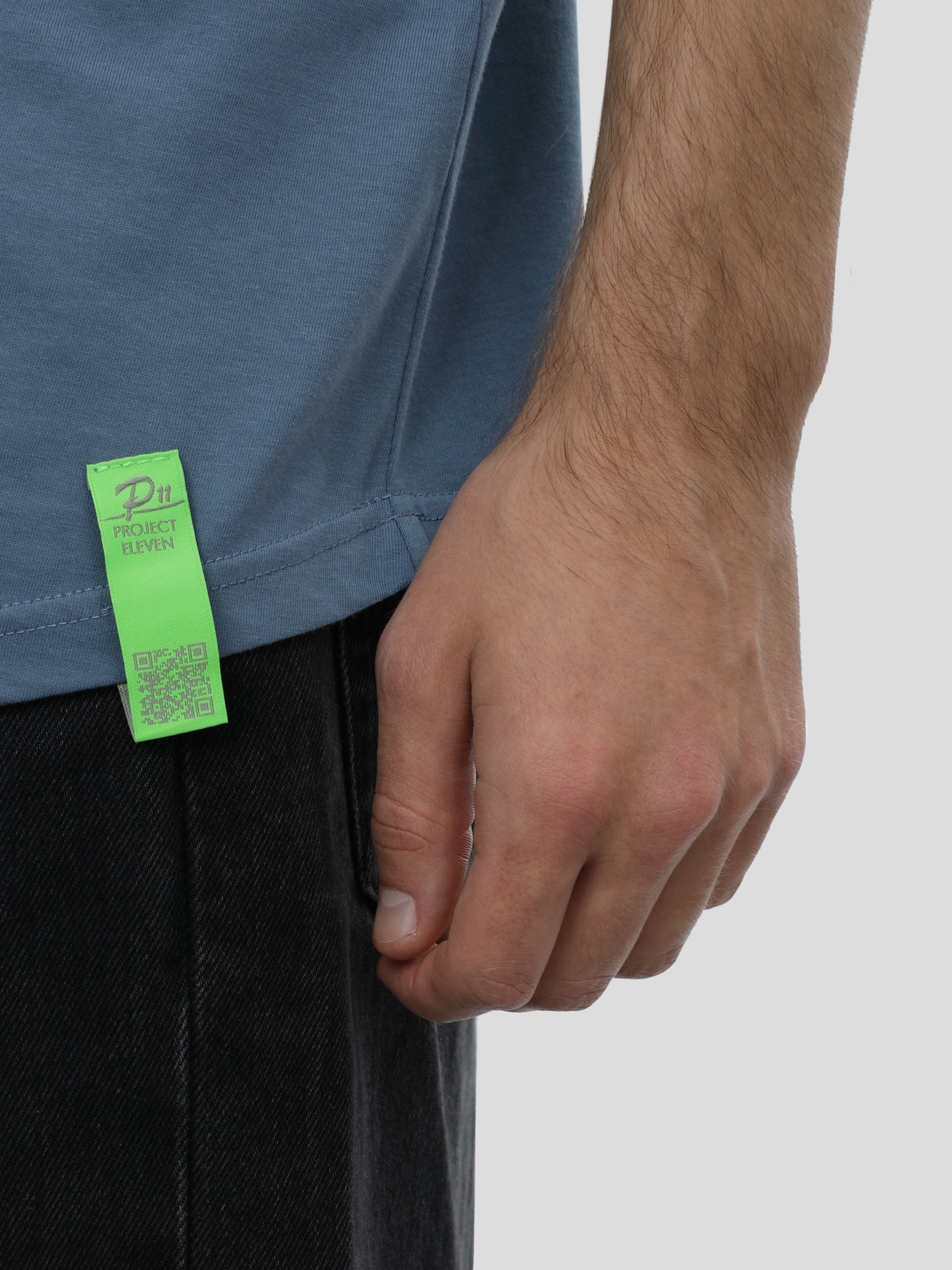 T-Shirt Oversize Unisex Herz Print in Blau project eleven