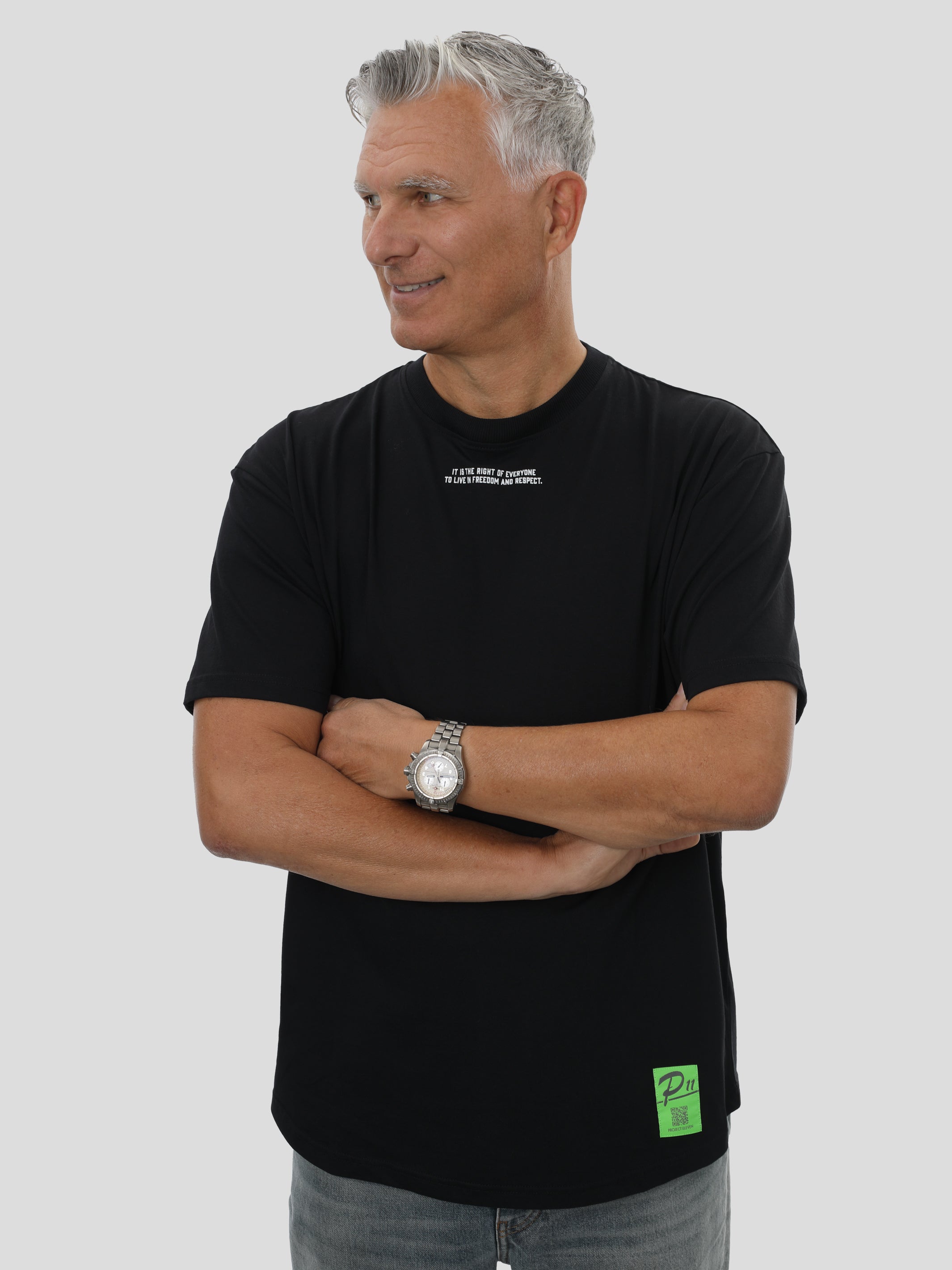 T-Shirt Oversize Unisex in Schwarz project eleven