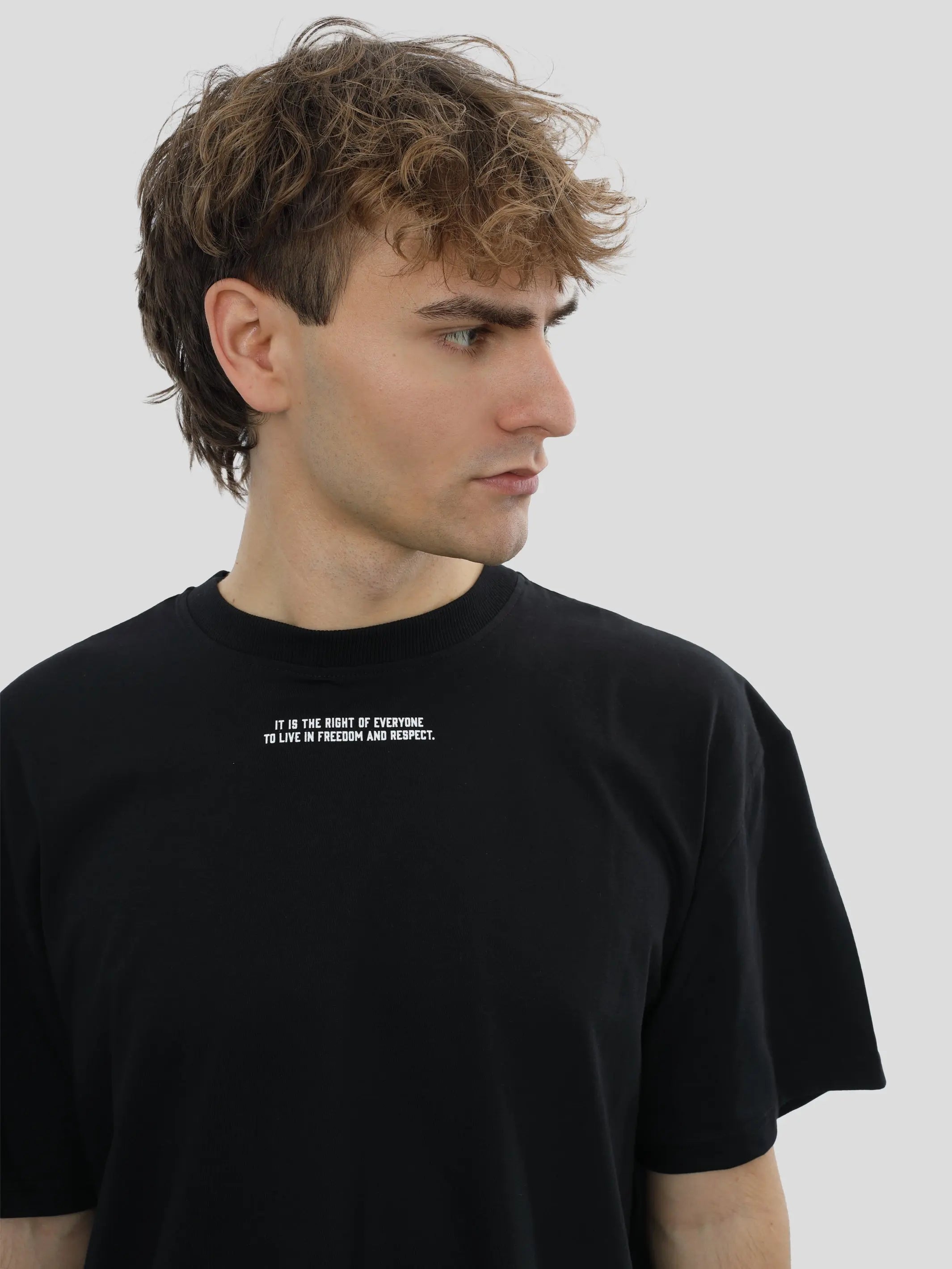 T-Shirt Oversize Unisex in Schwarz project eleven