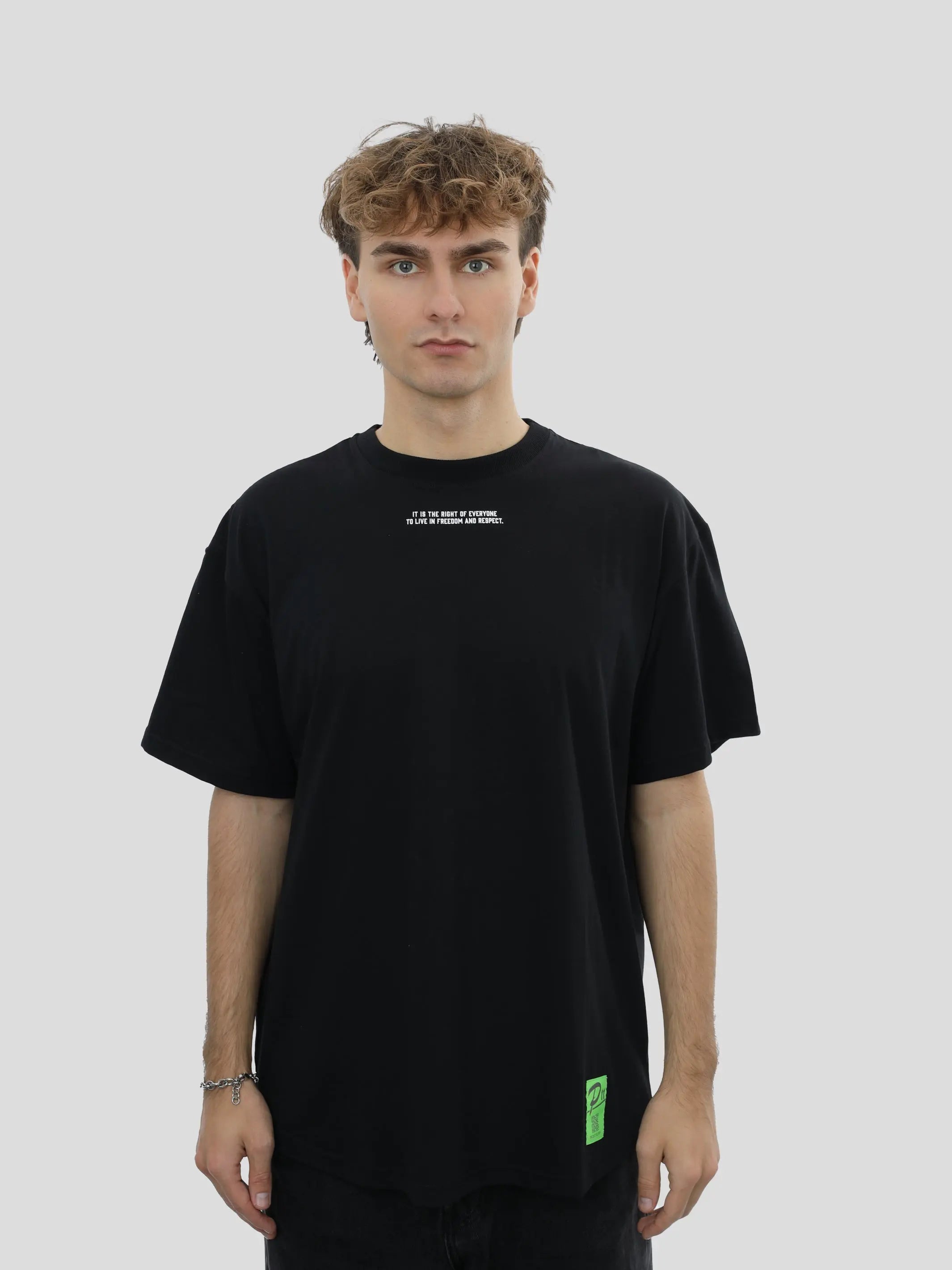 T-Shirt Oversize Unisex in Schwarz project eleven