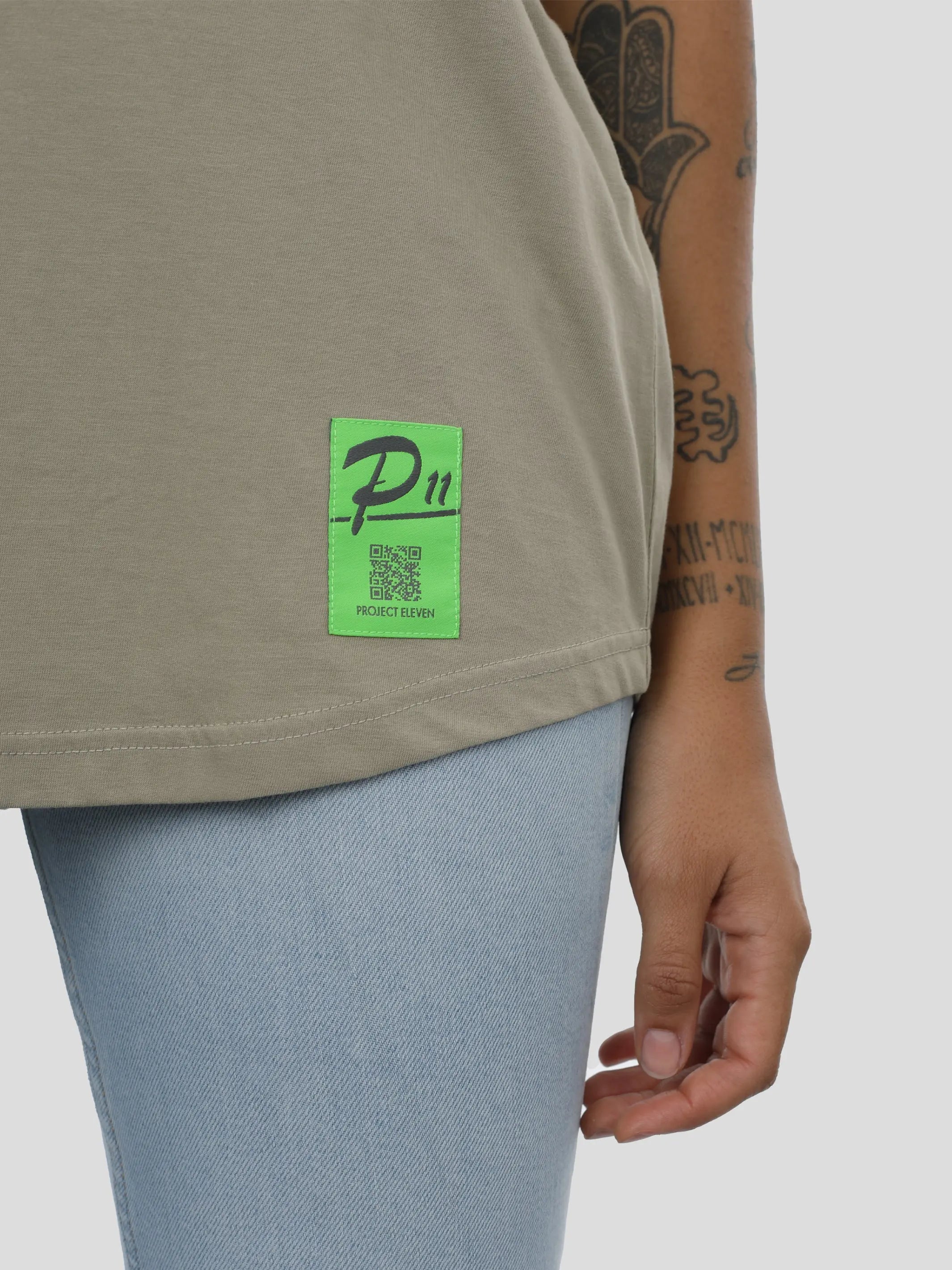 T-Shirt Oversize Unisex in Olive project eleven