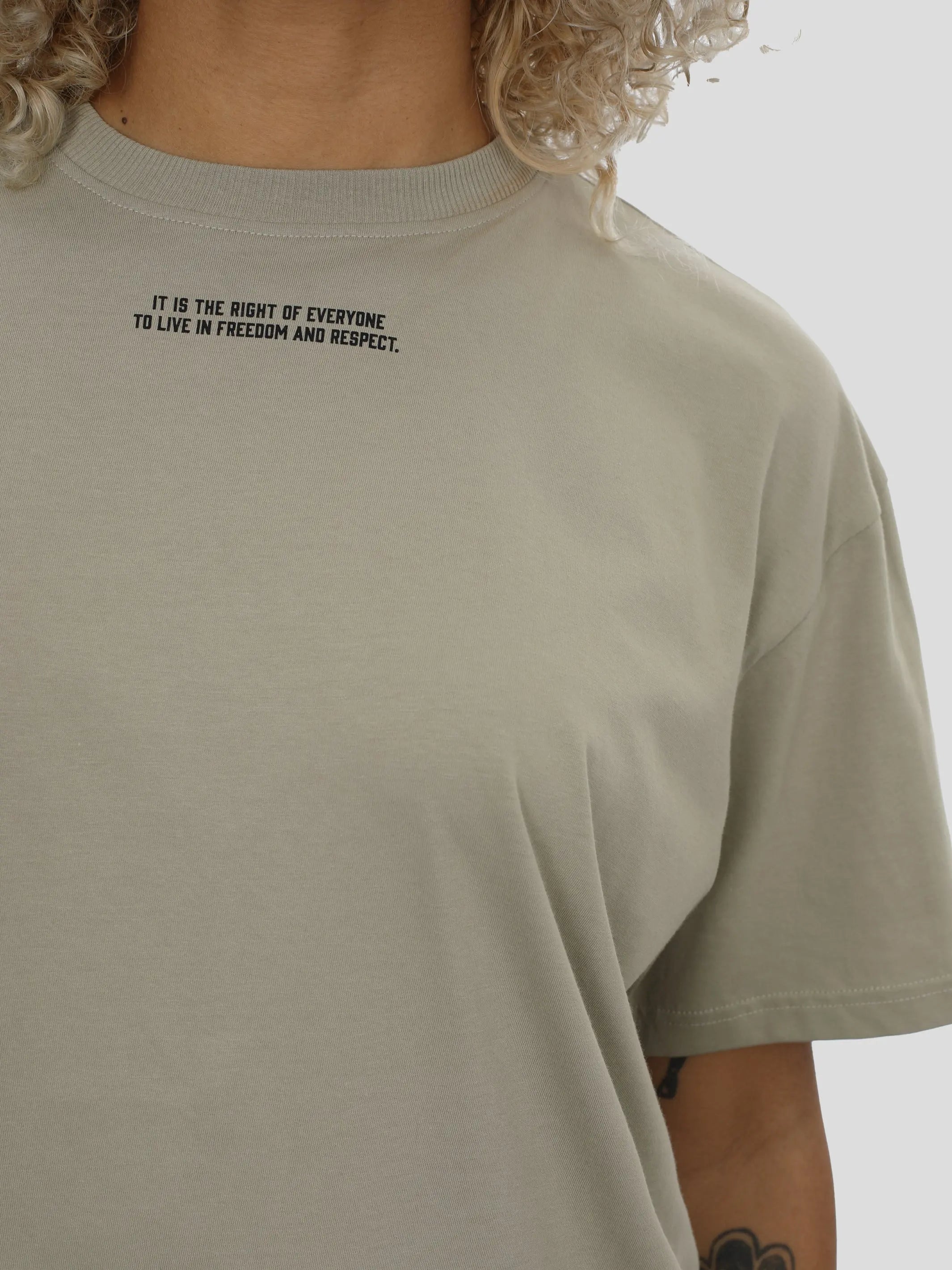 T-Shirt Oversize Unisex in Olive project eleven