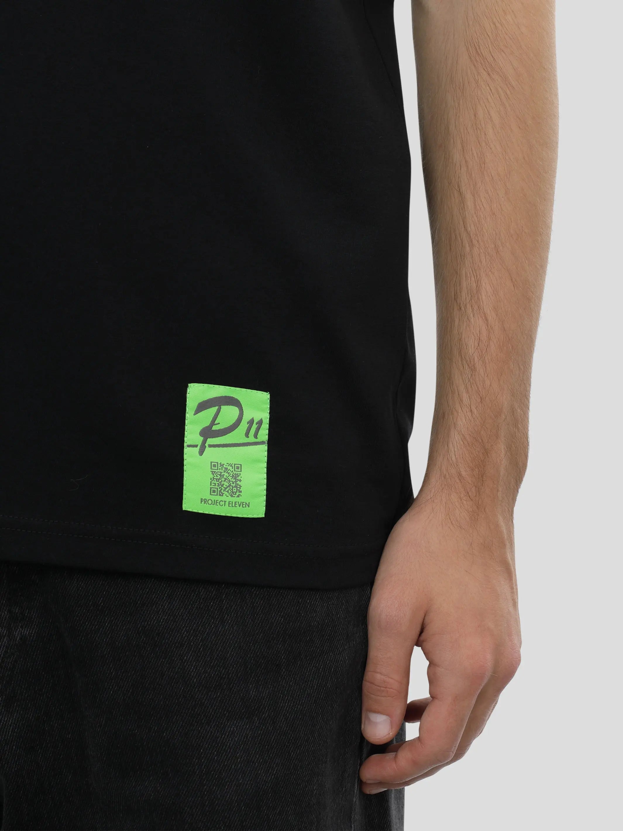 P11 T-Shirt Slim Fit Unisex in Schwarz project eleven