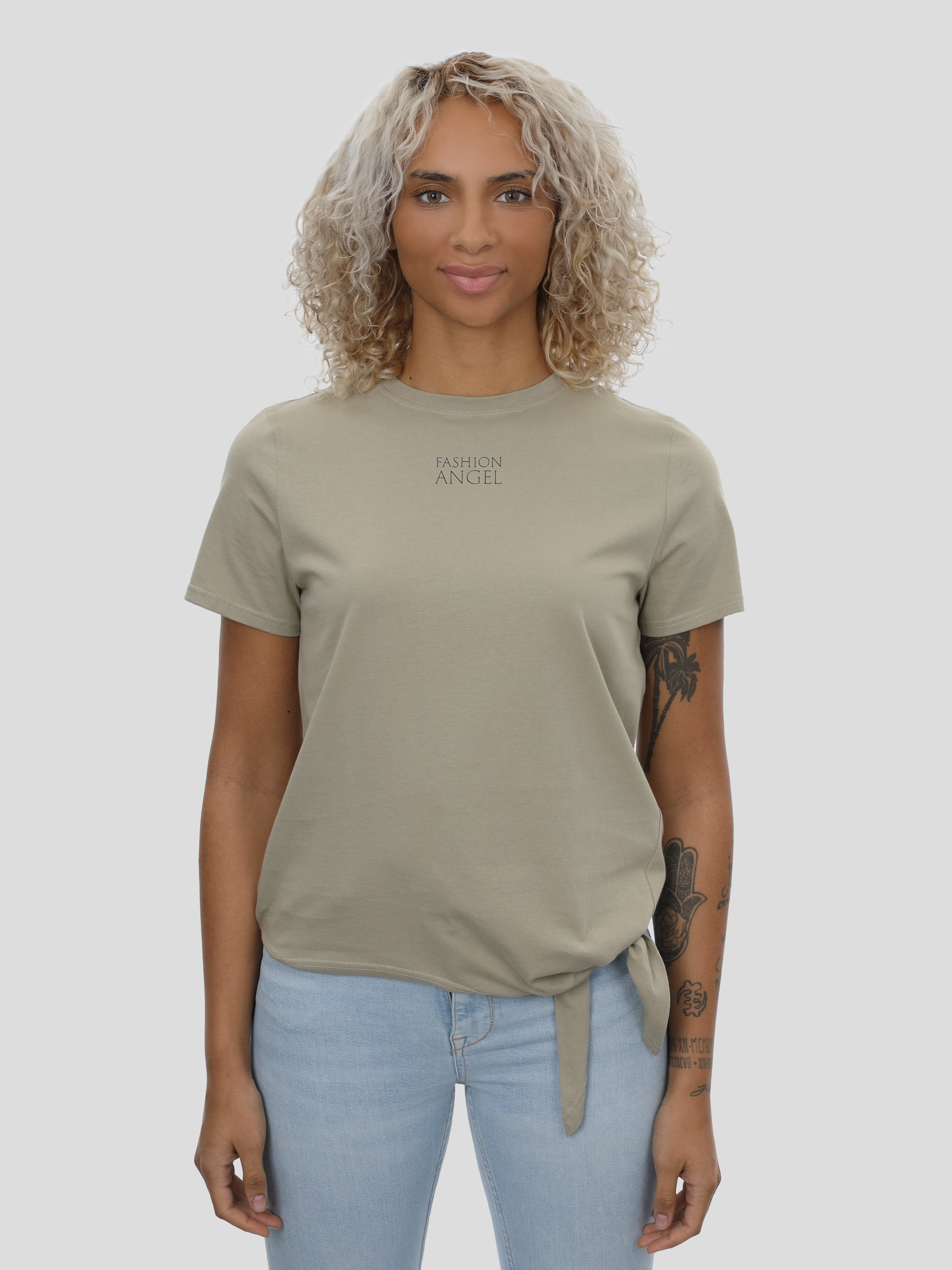P11 T-shirt with hem bow and print in olive