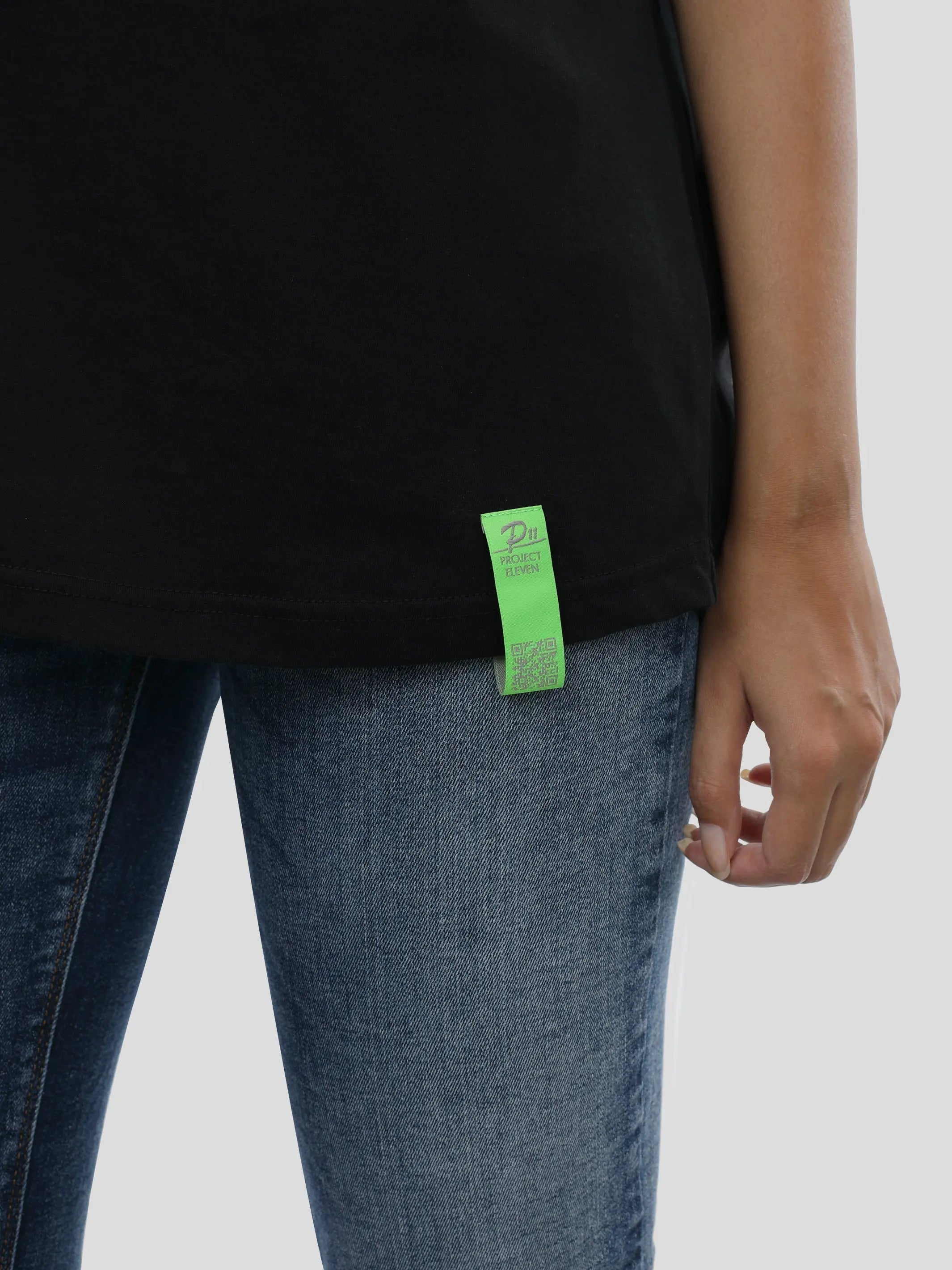 P11 T-Shirt Loose Frauen in Schwarz project eleven