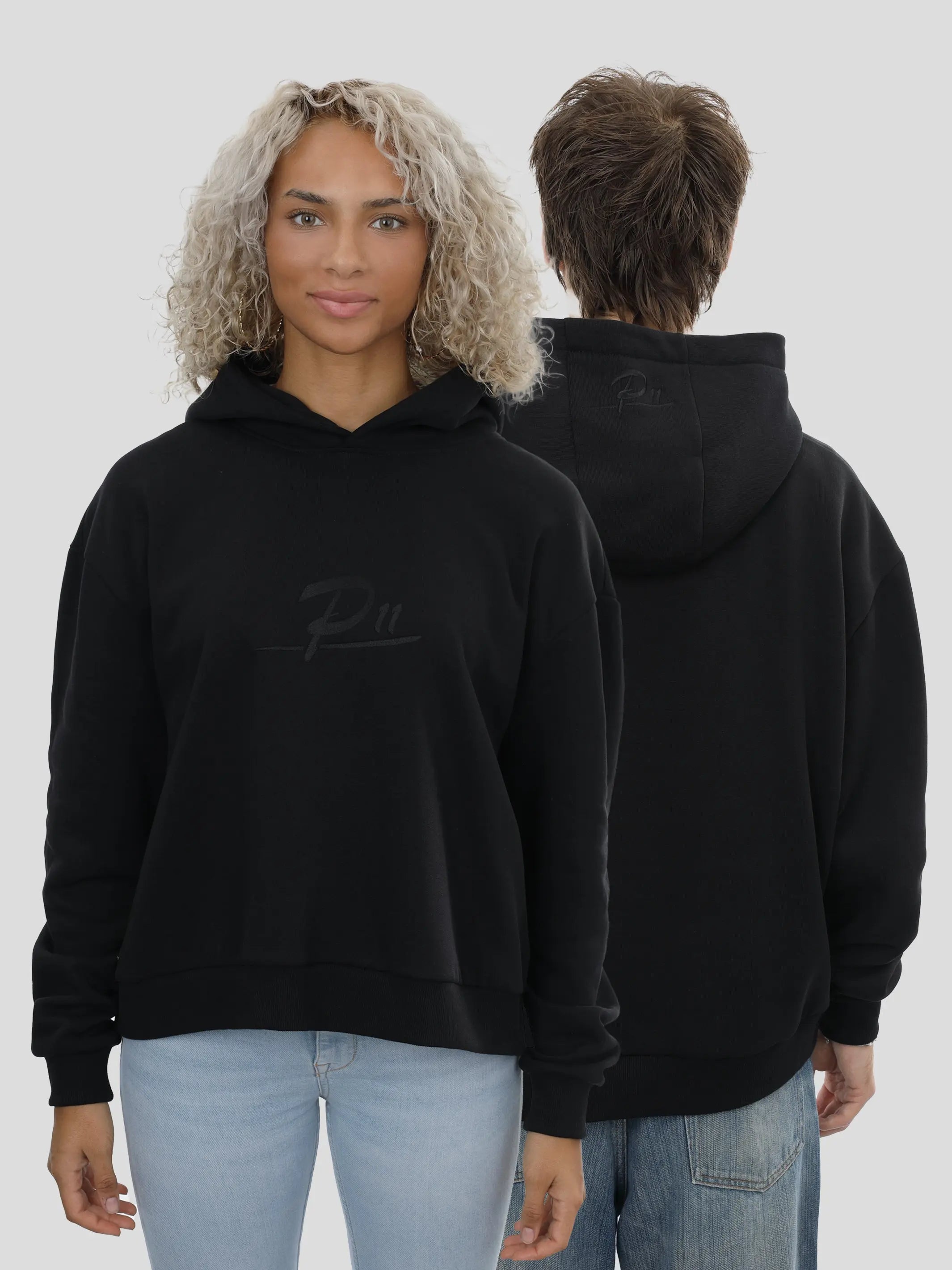 Boxy Hoodie Unisex mit Stickerei in Schwarz project eleven