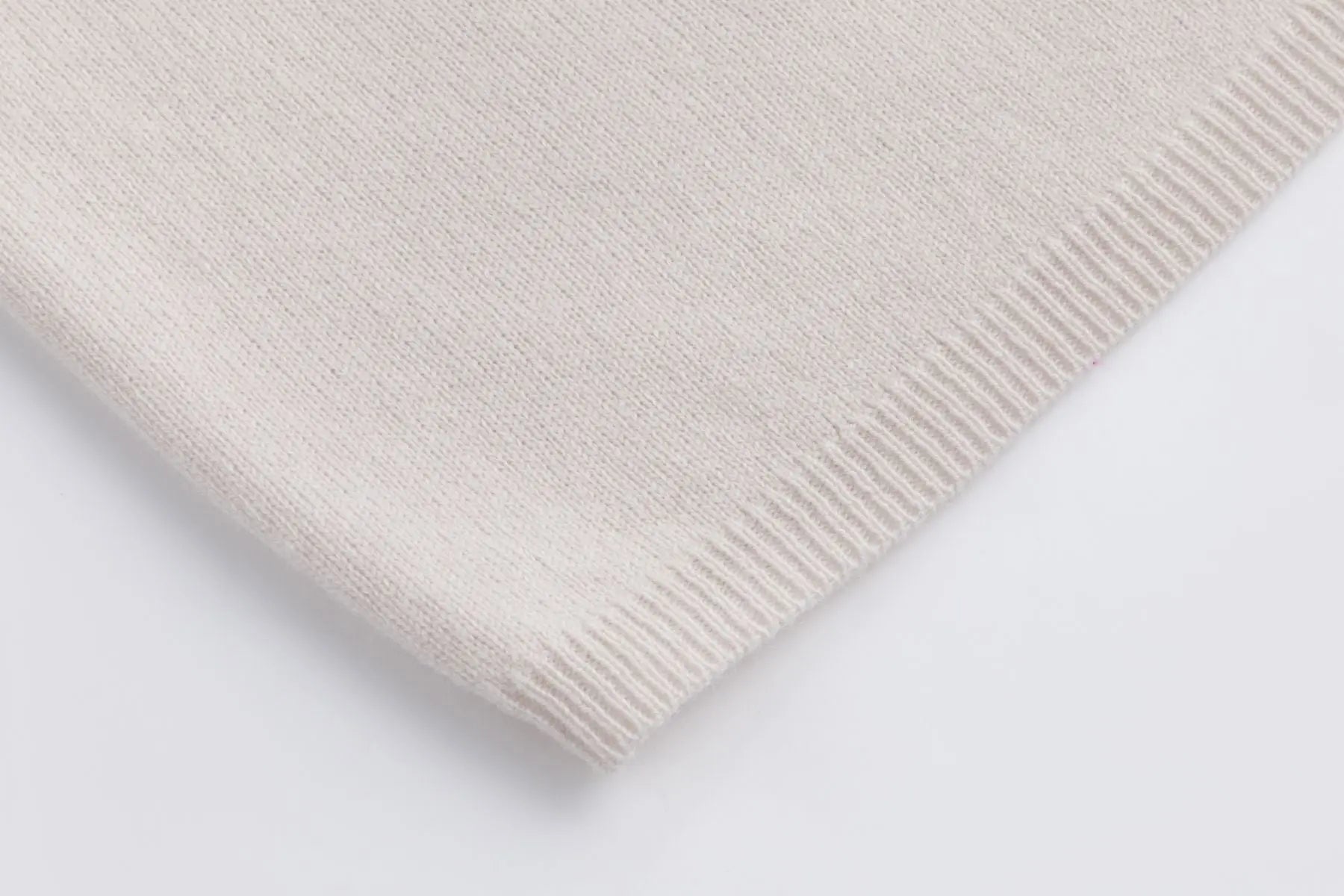 Wollpullover mit Herz Print in KITT für Valentinstag six-o-seven