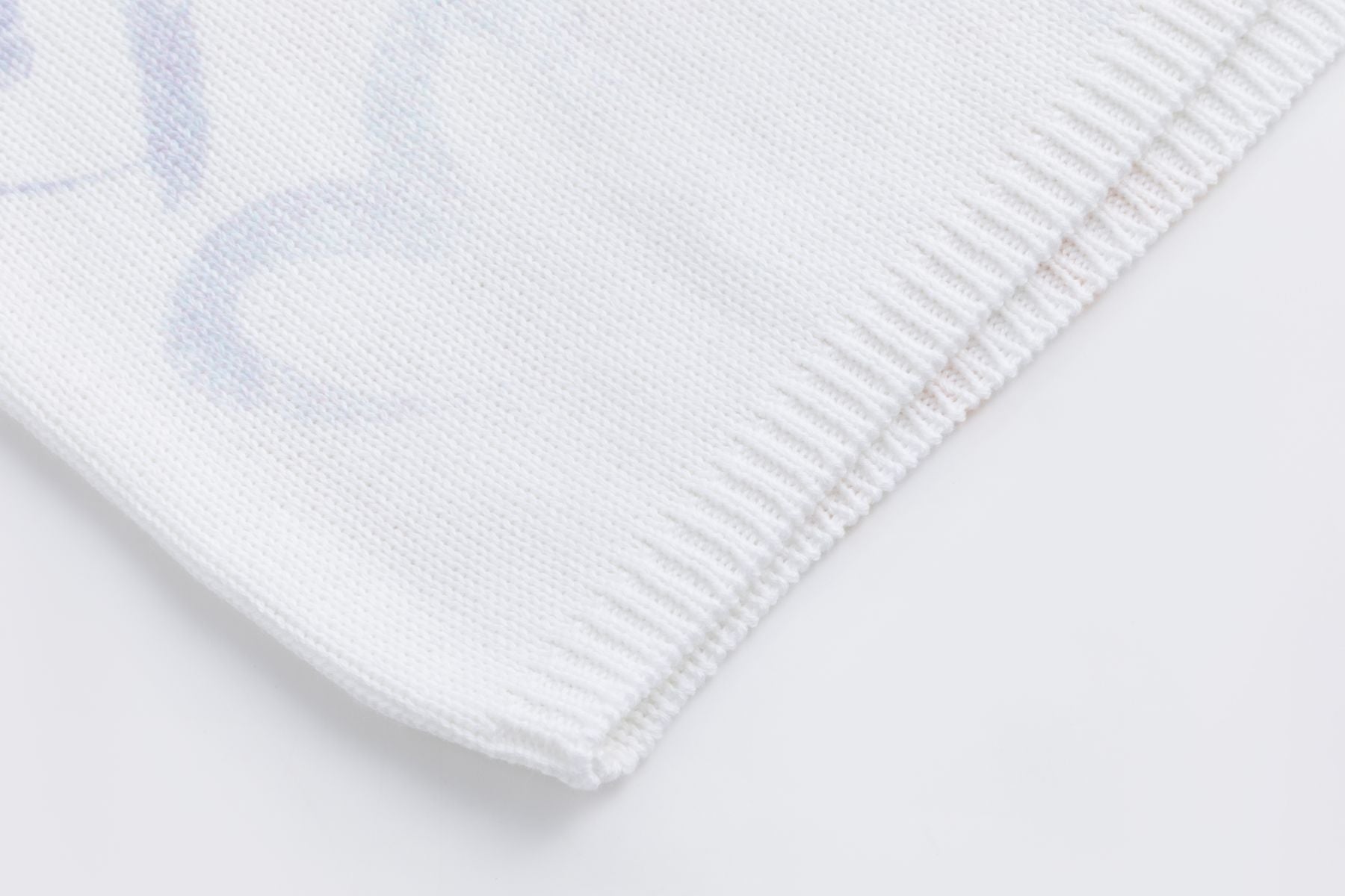 Six-p-Seven Strickpullover mit plakativen Design in WHITE six-o-seven