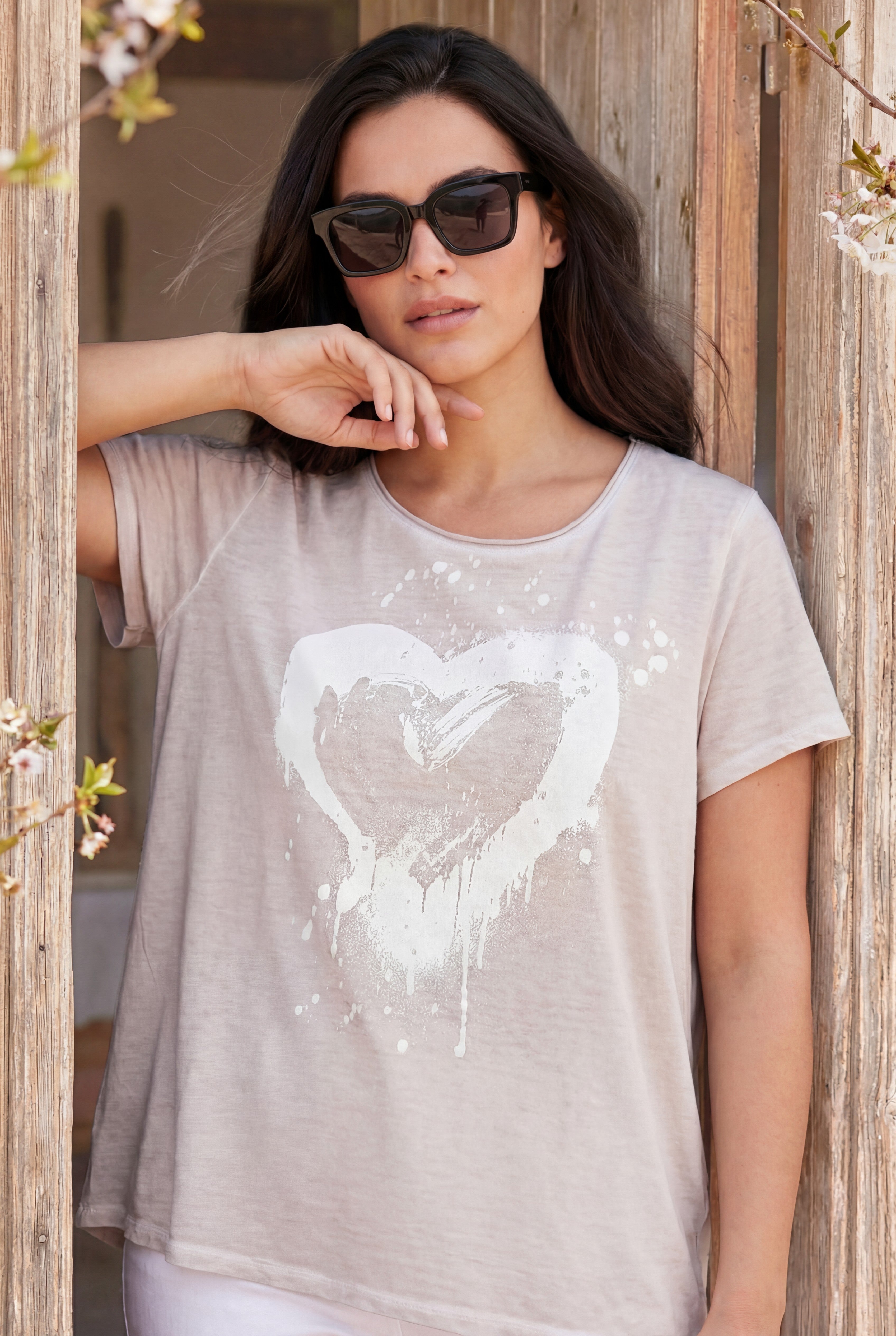 Damski T-shirt z bawełny i modalu z nadrukiem serca, modny na wiosnę