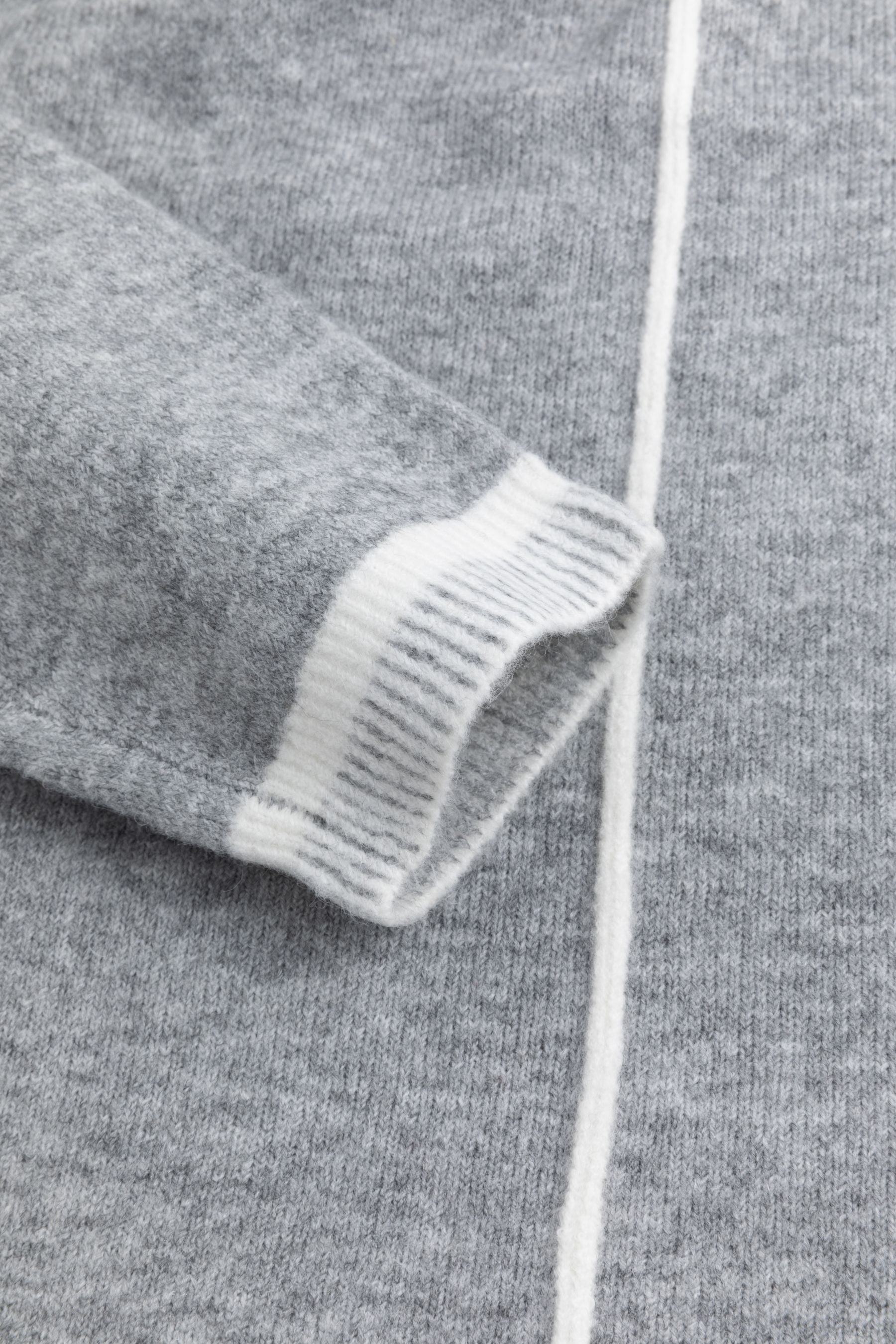 Six-o-Seven Eleganter Stehkragenpullover aus Wolle in Light Grey six-o-seven