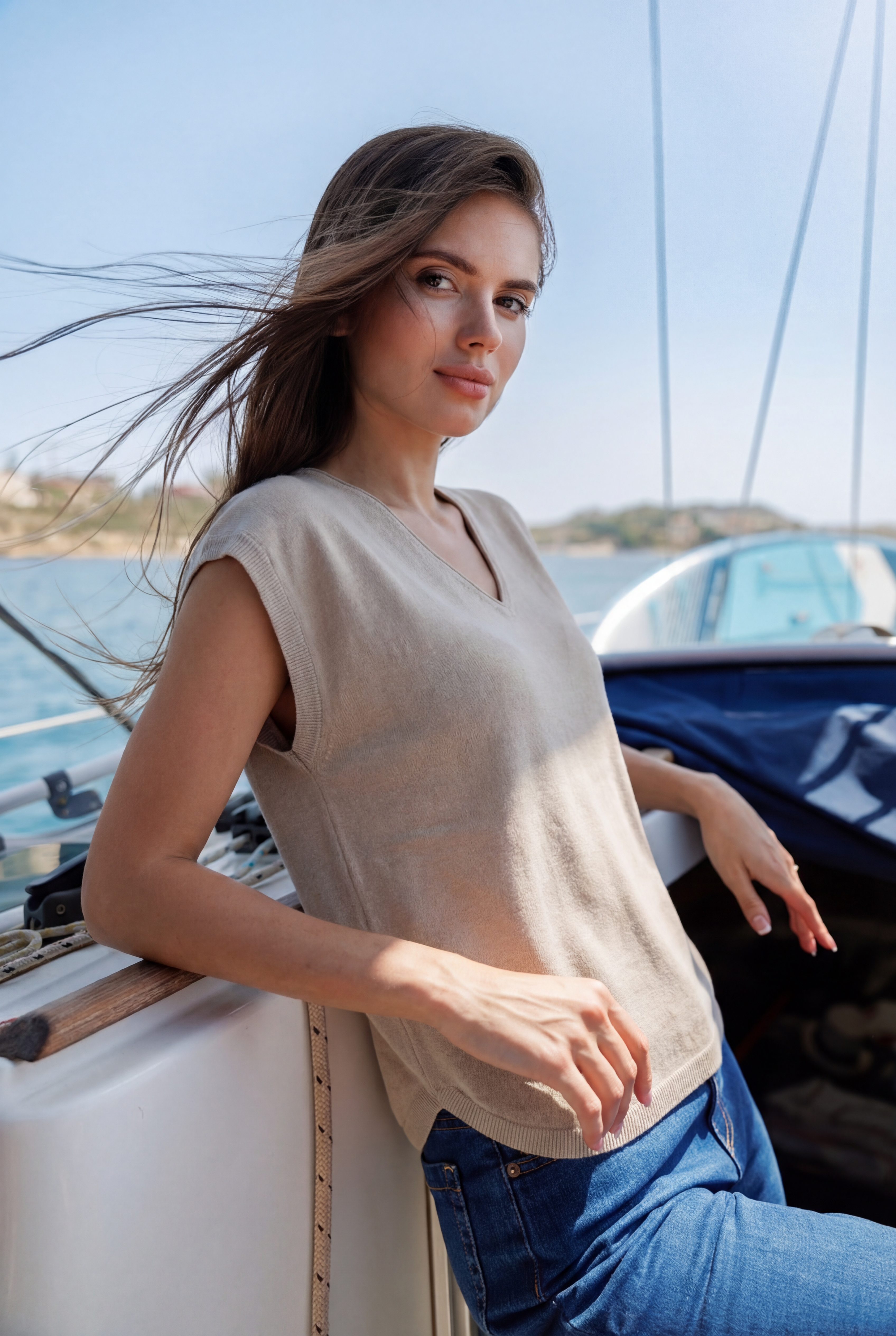 Lockerer V-Ausschnitt Feinstrick Pullunder aus Viskose, Frühling