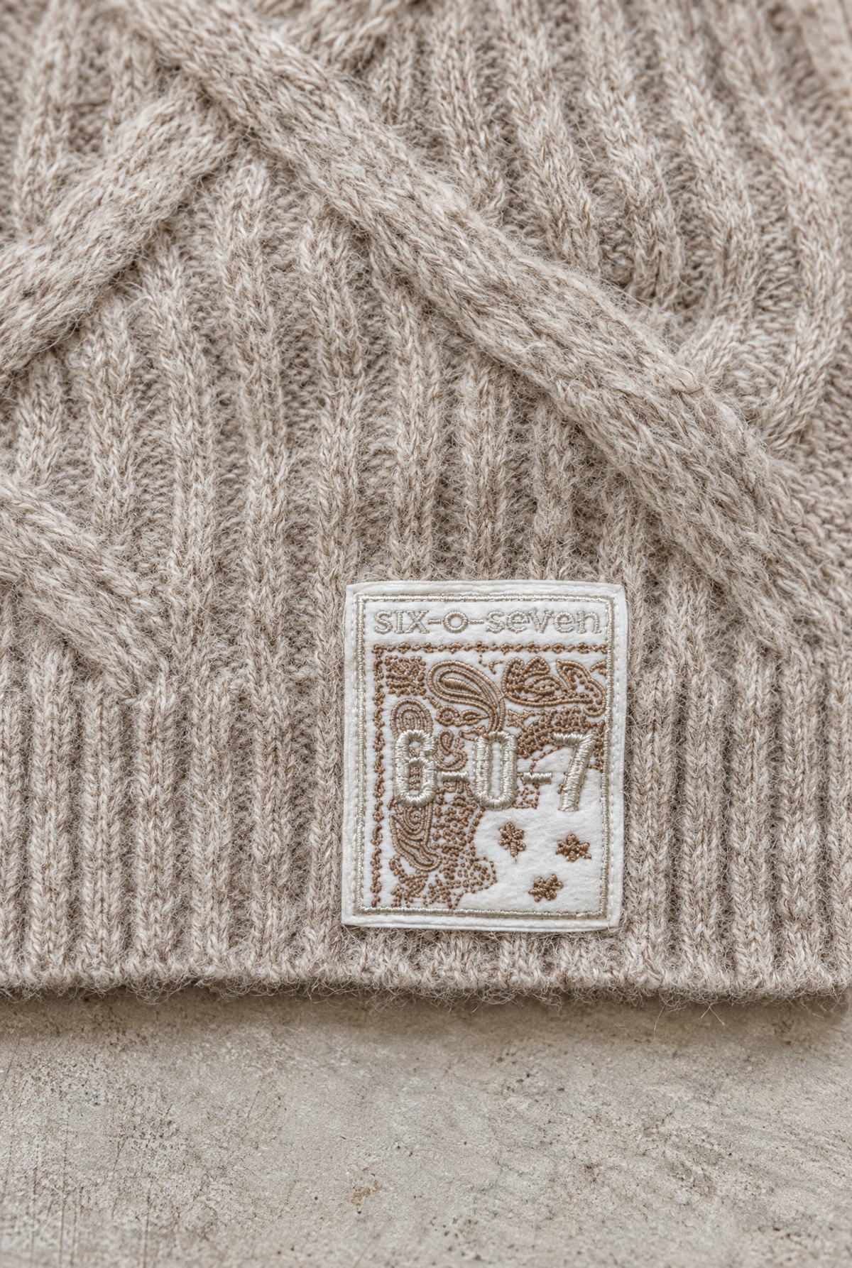 Damen Rollkragenpullover Beige Zopfmuster Alpaka Wolle Badge Herbst Winter Strick