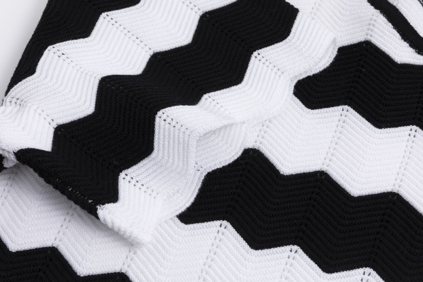 Camiseta de punto a rayas con diseño zigzag NEGRO