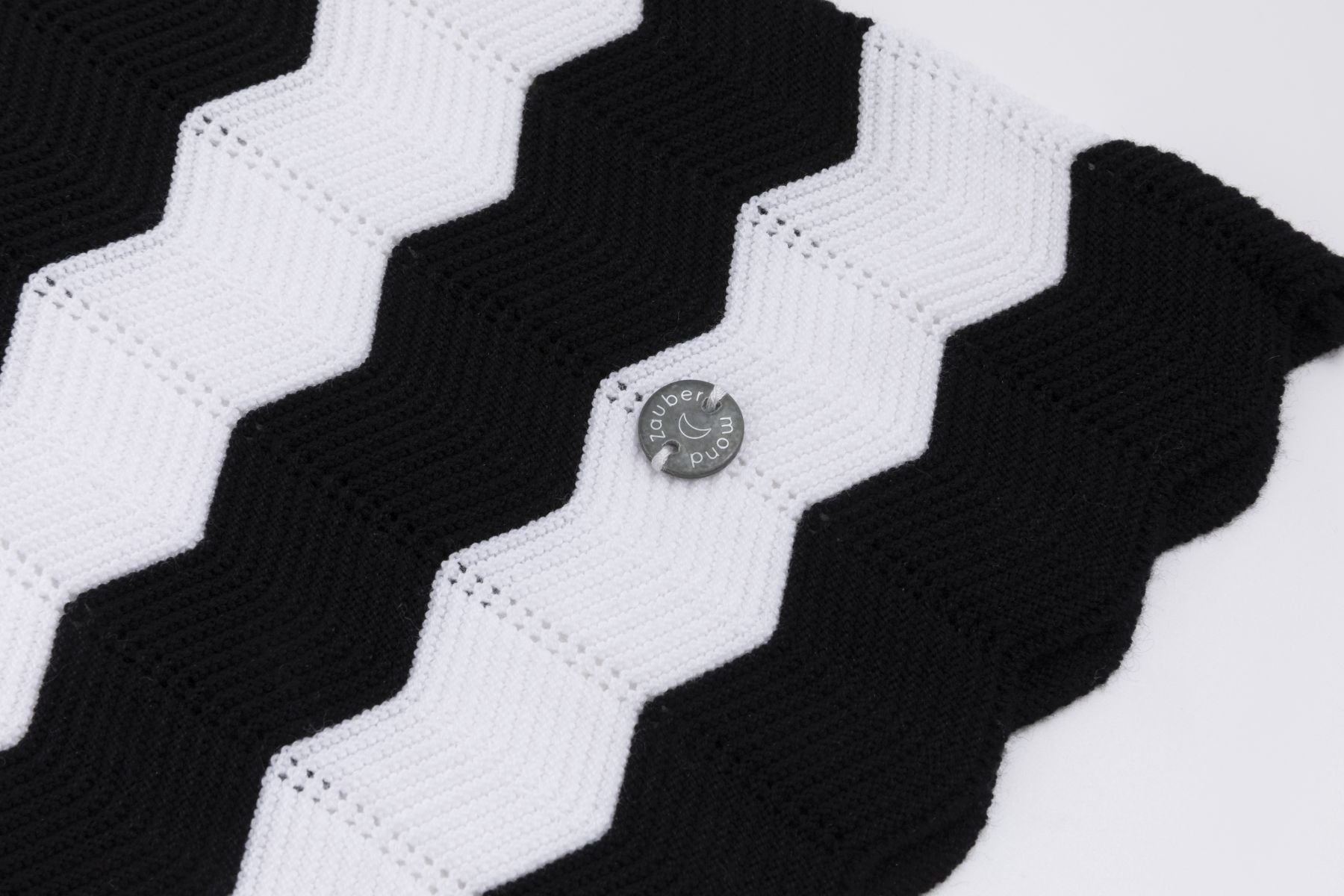 Strickshirt gestreift Zick Zack Optik BLACK Zaubermond