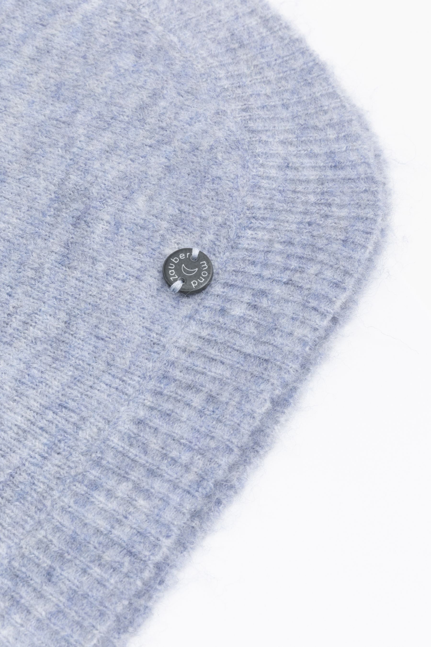Pull en maille Valentine avec détail de lettrage sur la manche, bleu jean Zaubermond
