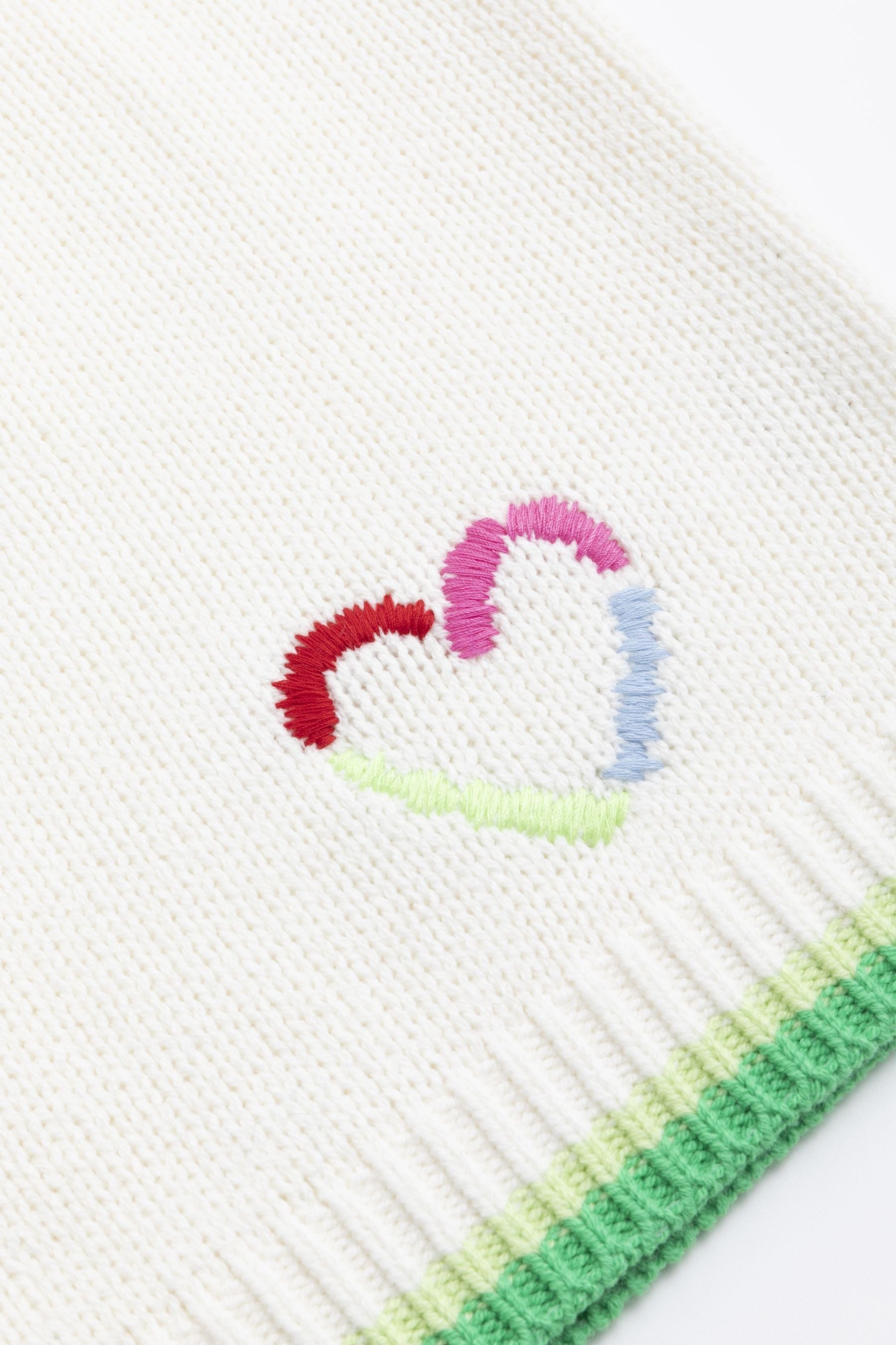 Strickpullover mit buntem Herz-Detail OFF WHITE Zaubermond