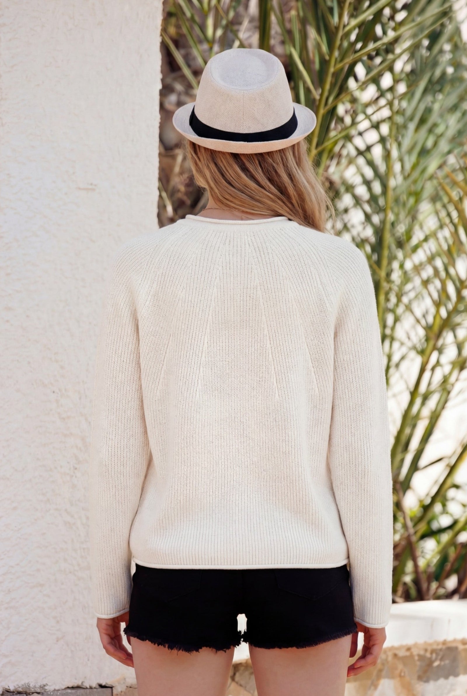 Strickpullover mit diagonalen Strickelementen, Raglan, Anhänger