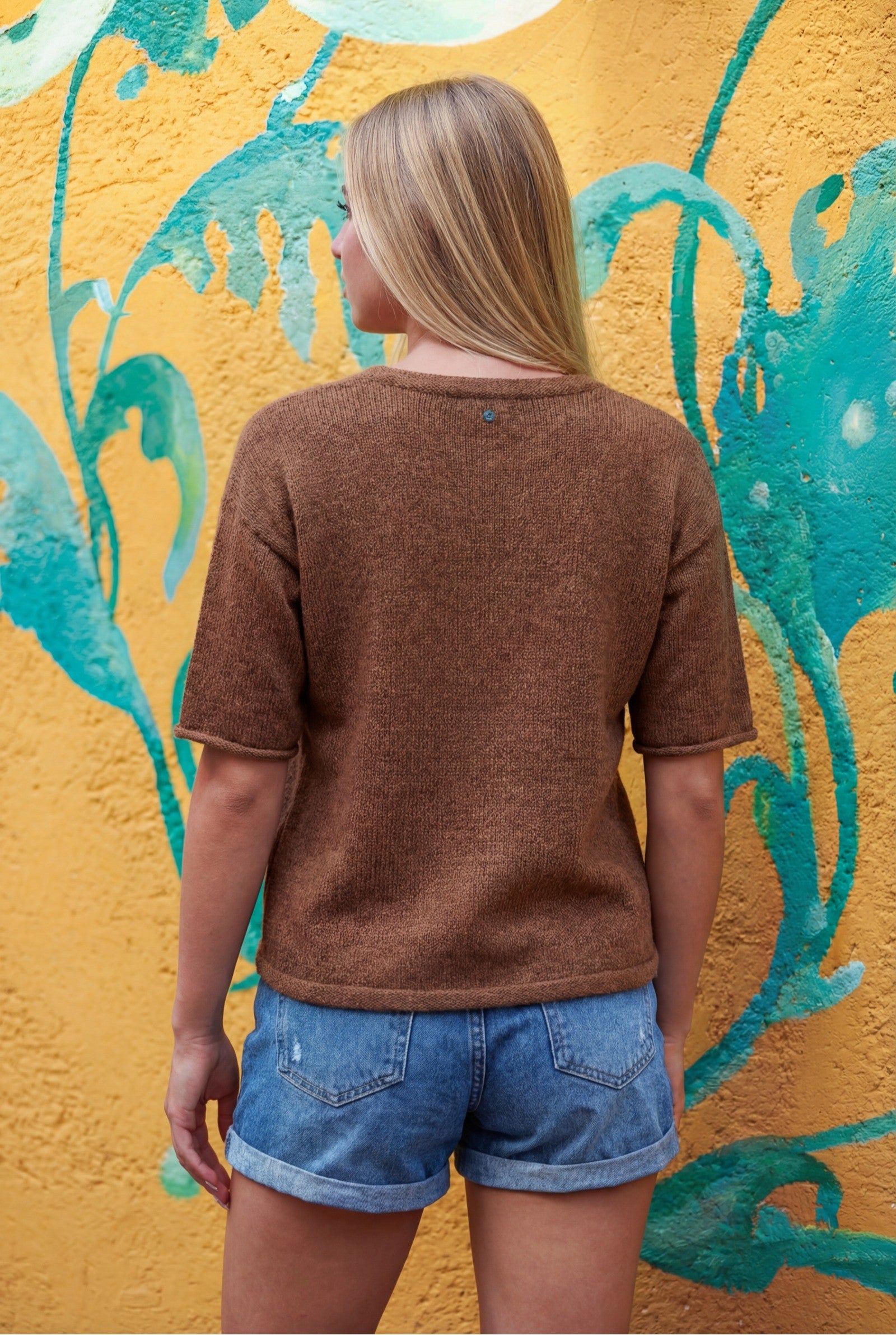 Frühlings Stricktop aus trendigem flachem Papiergarn in Braun modern