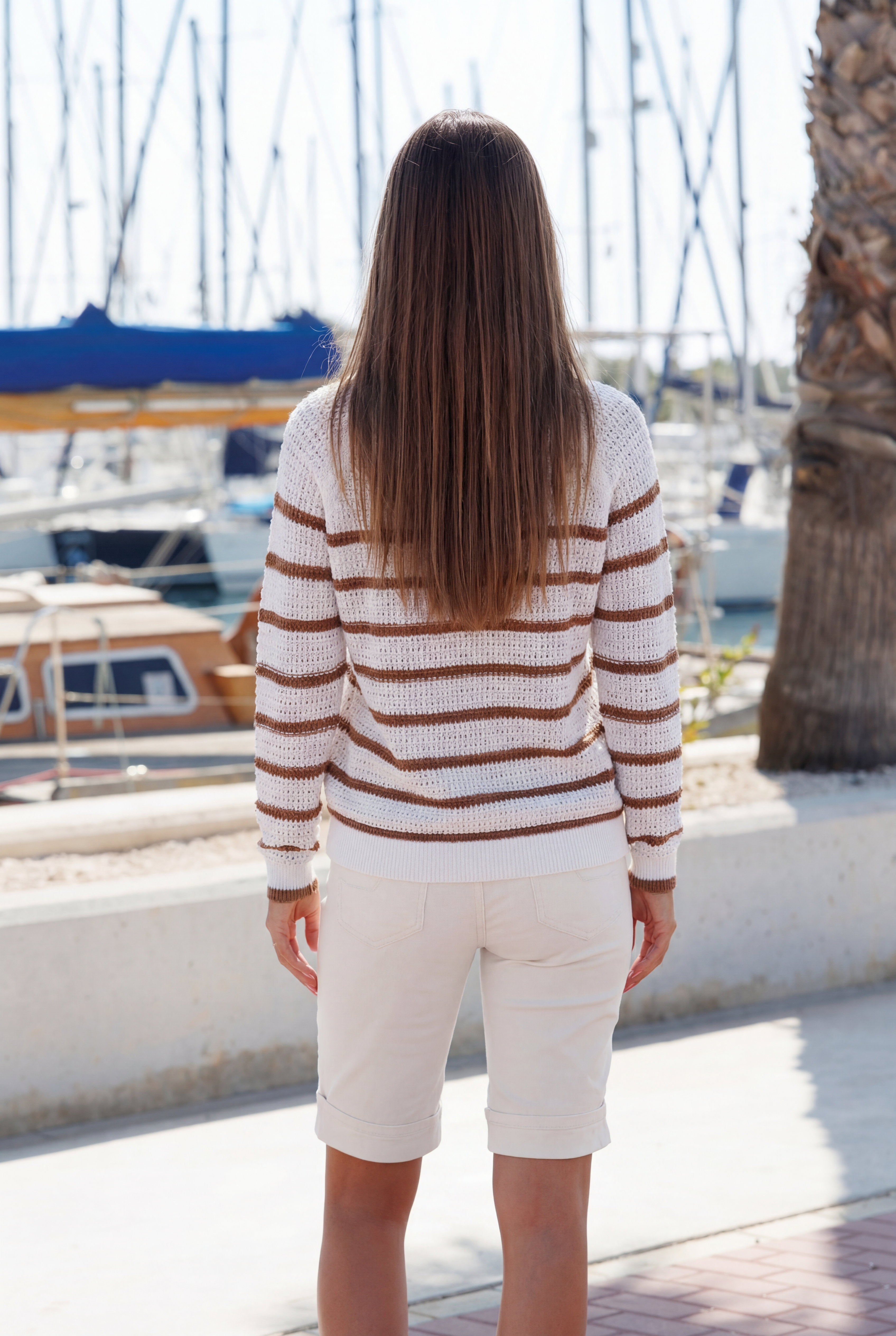 Sommerlicher Papiergarn Blockstreifenpullover im Mocha Mousse Braun