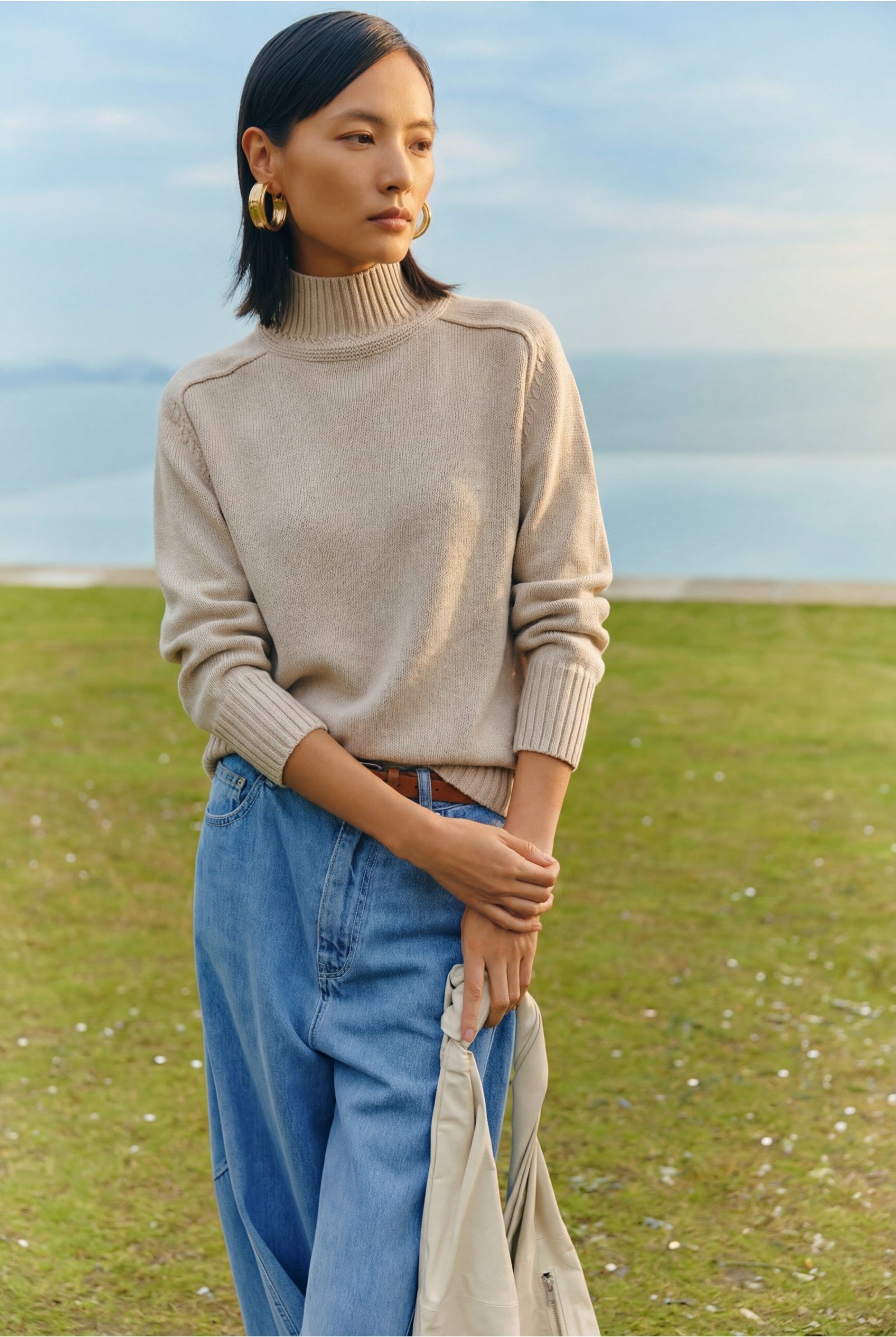 Damen Taillierter Pullover mit hohem Stehkragen und Raglan Beige