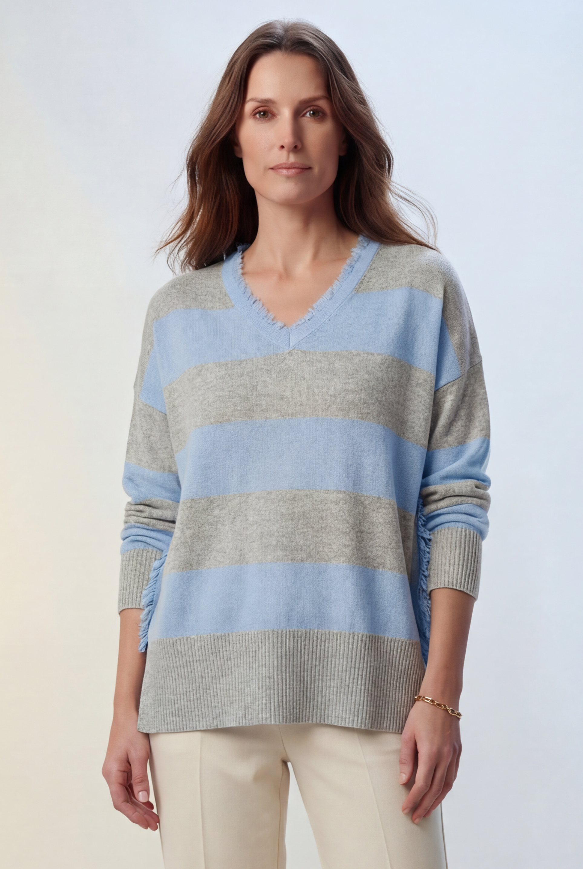 Boho Loose Pullover mit V-Ausschnitt, Blockstreifen & Fransen Blau-Grau Zaubermond