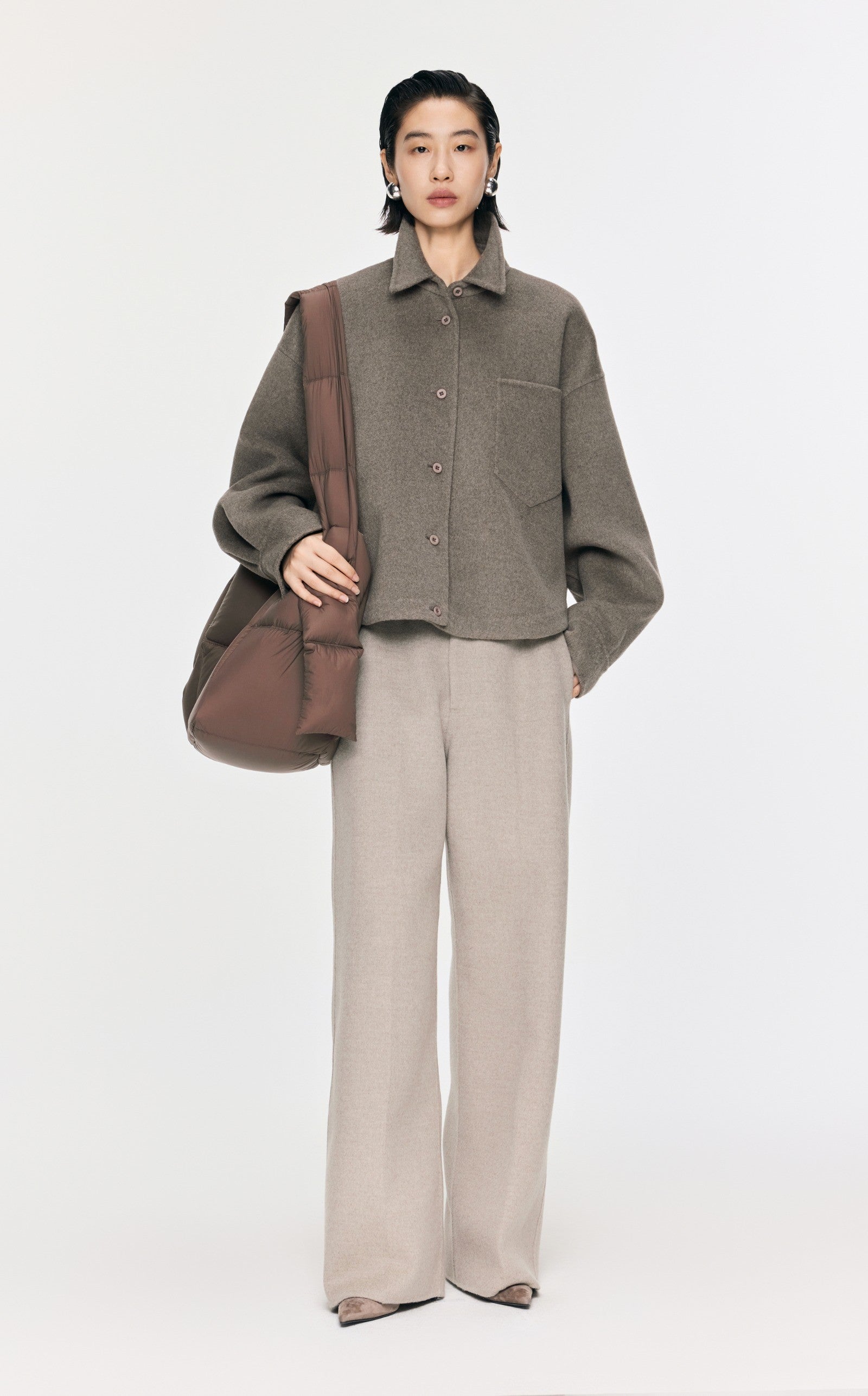 Damen Boxy Wolljacke mit großer Brusttasche & rundem Saum in Braun JNBY