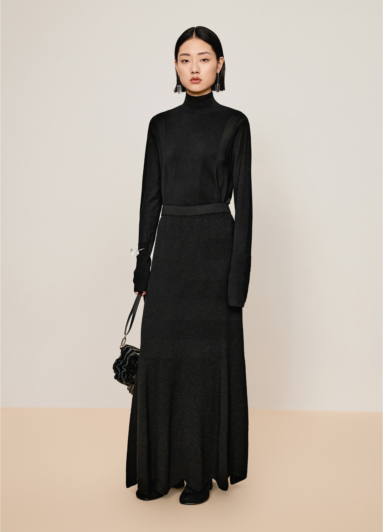 Damen Slim Sweater mit langen Ärmeln Schwarz LESS