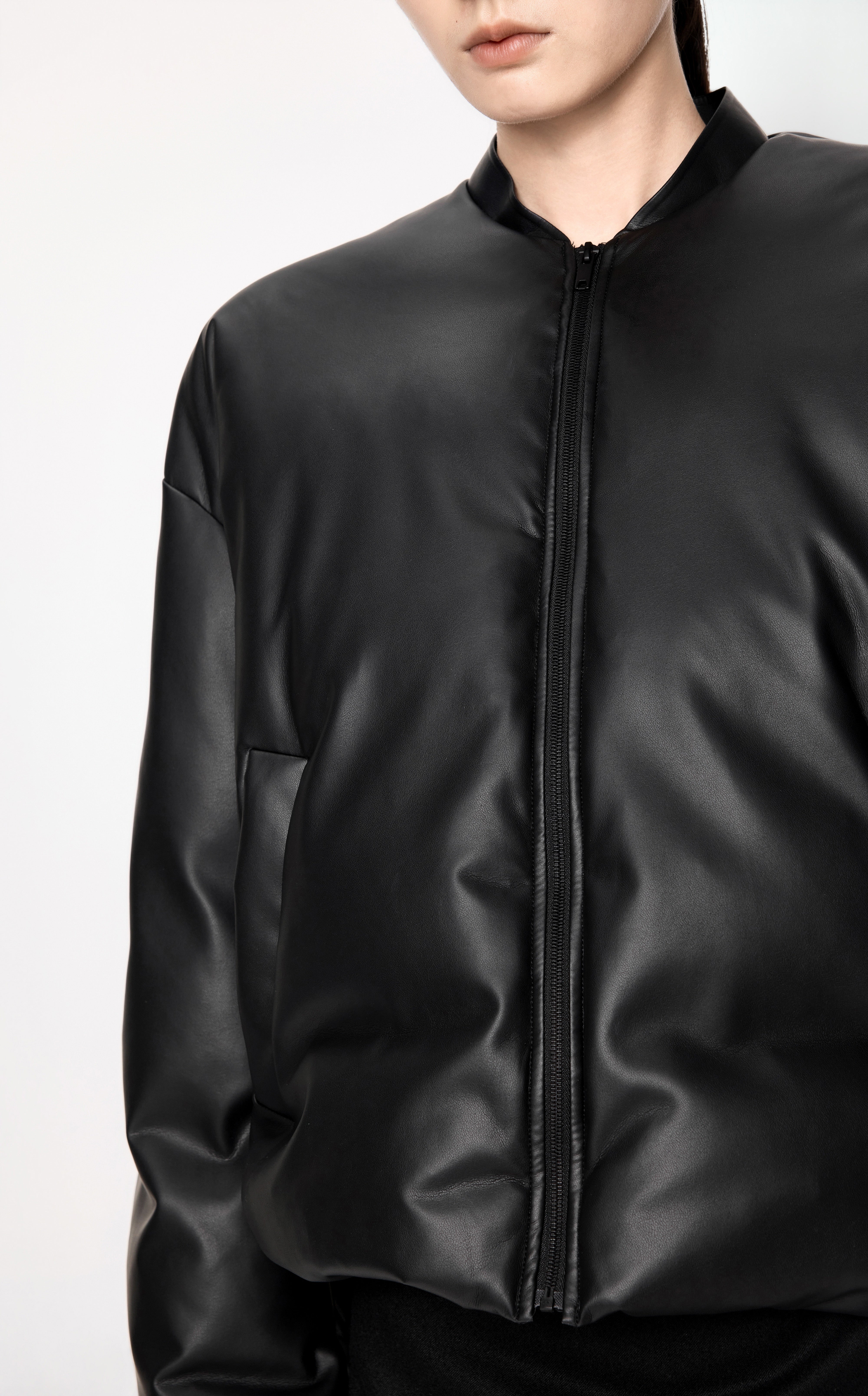 Damen Boxy Daunenjacke mit Leder Optik Oberstoff JNBY