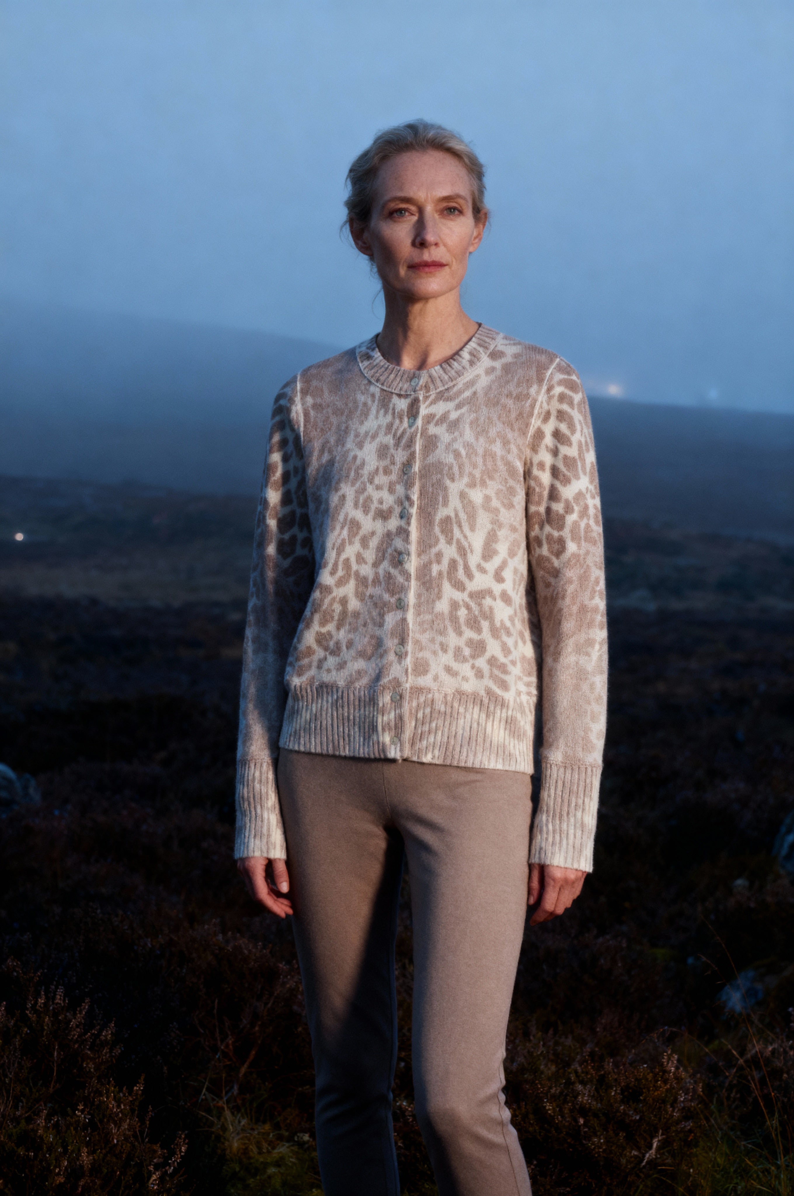 Damen Regular Strickjacke mit Inside-out Leoprint six-o-seven