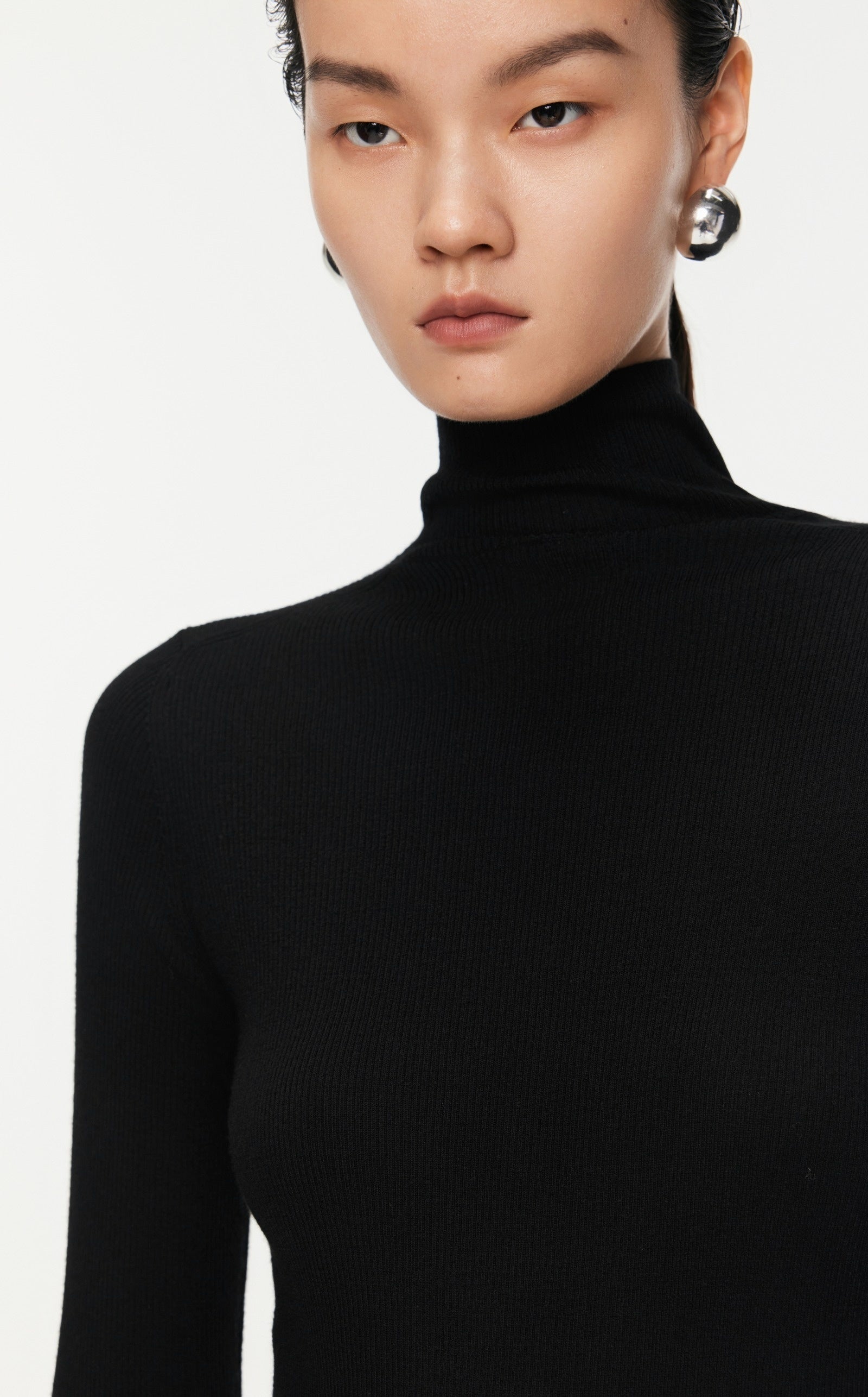 Damen Slim Strickpullover mit hohem Stehkragen Schwarz JNBY