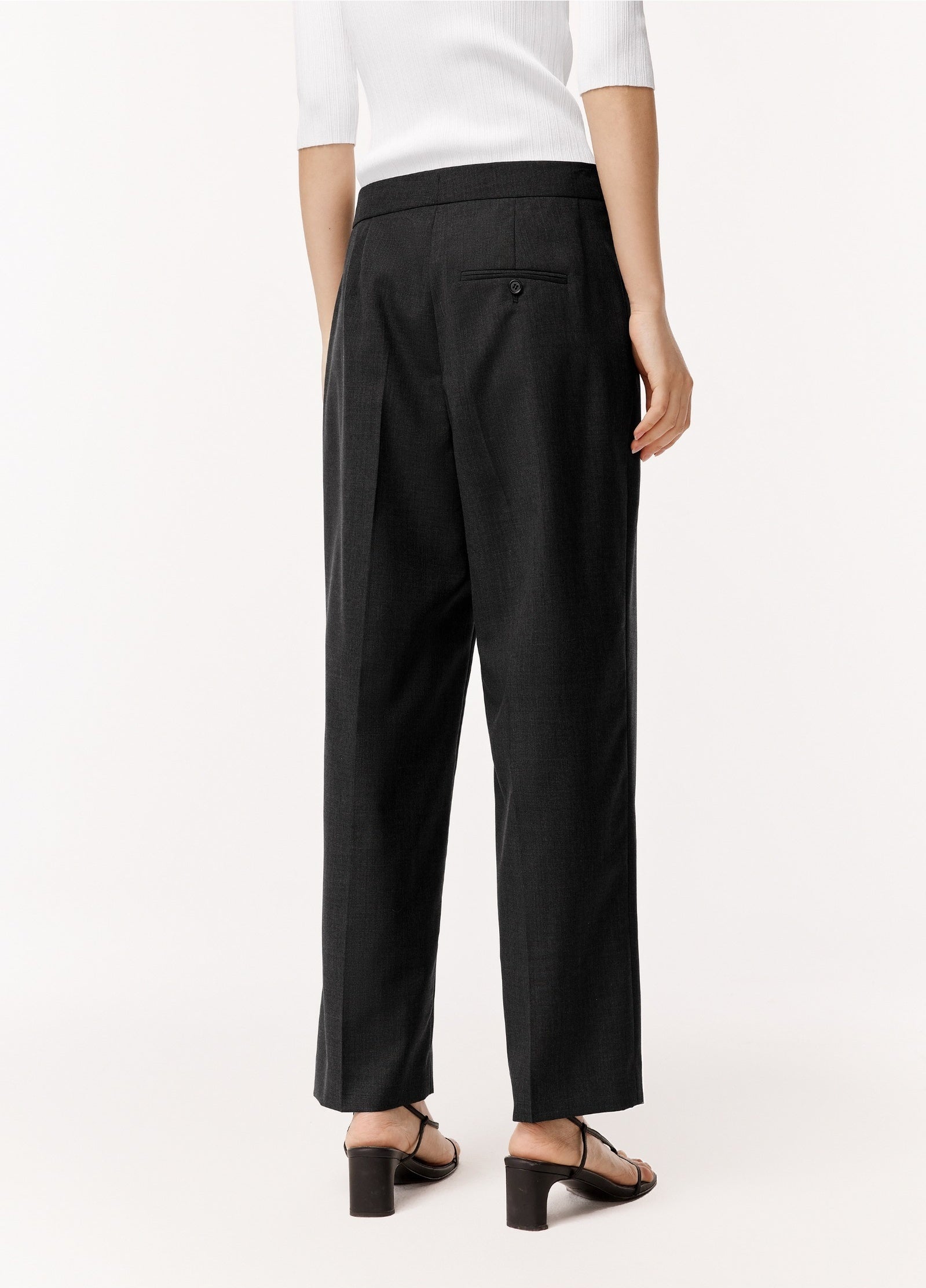 Damen Loose Stoffhose mit cropped Schnitt Schwarz LESS