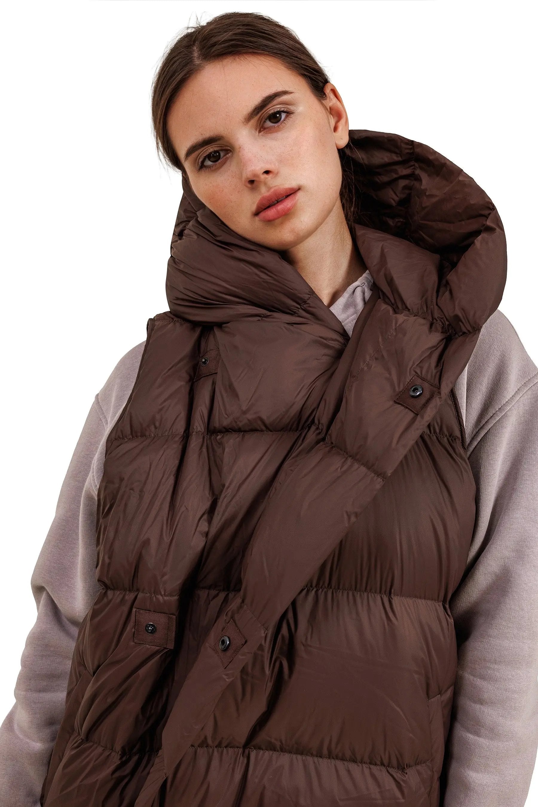 JNBY Damen lange Daunenweste mit Kapuze Herbst/Winterweste Schoko warm gefüttert JNBY