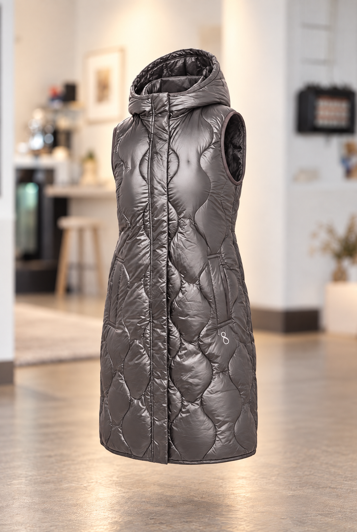 Lichte damesdonsbodywarmer met ruitstiksels, modern en ideaal voor de herfst, zilver