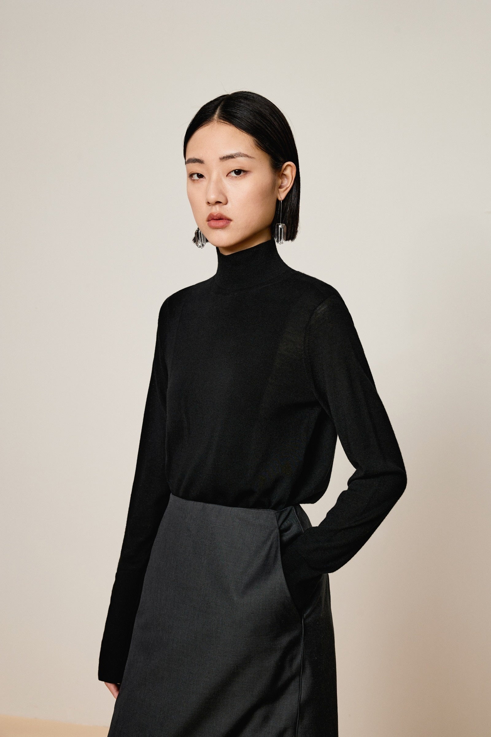 Damen Slim Sweater mit langen Ärmeln Schwarz LESS