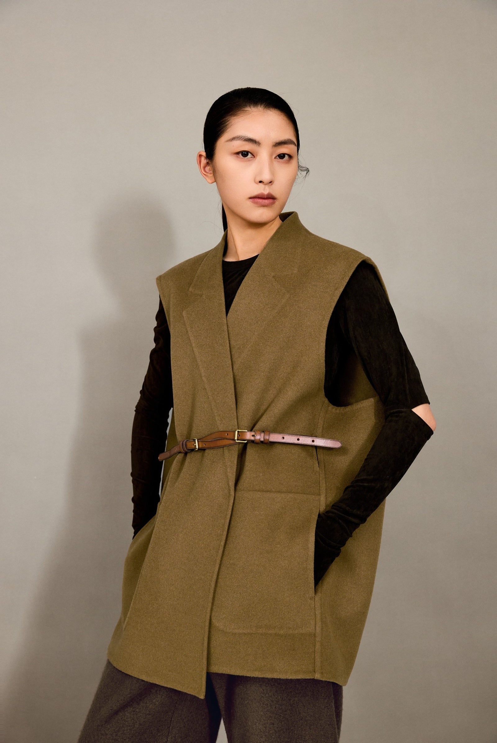 Damen Regular Wollweste mit Reverskragen & Bindeband LESS