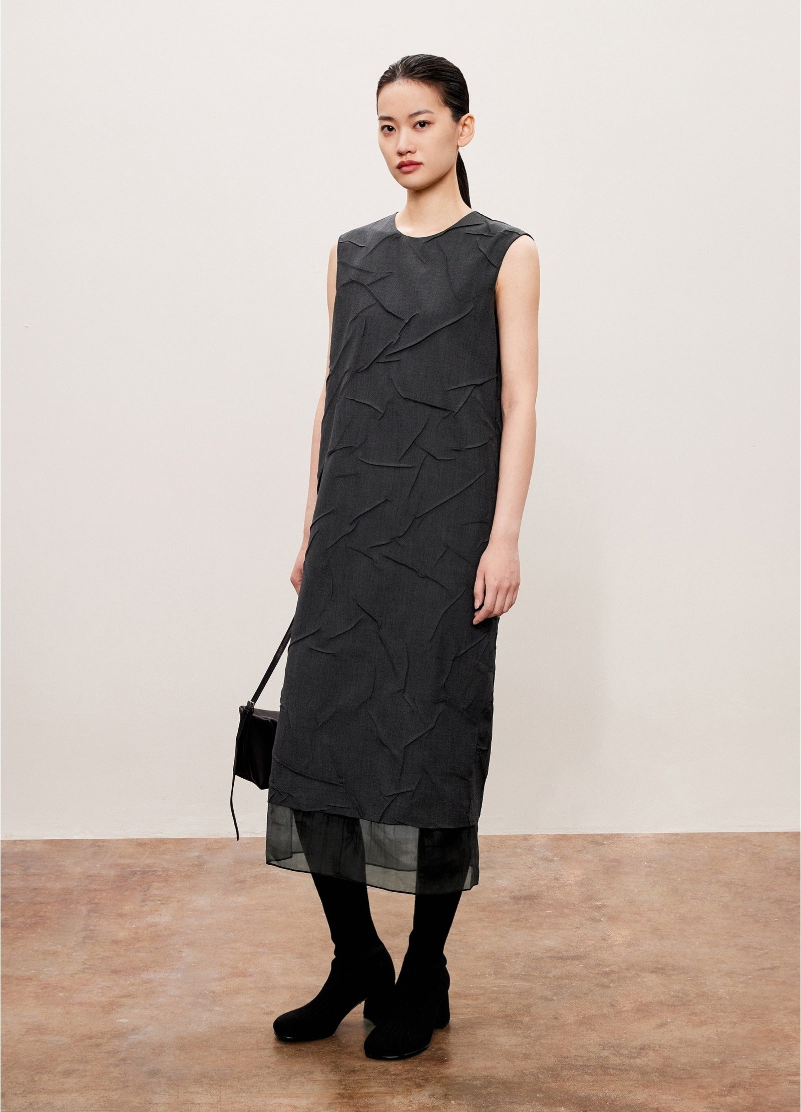 Damen Slim Kleid mit Knitteroptik Schwarz LESS